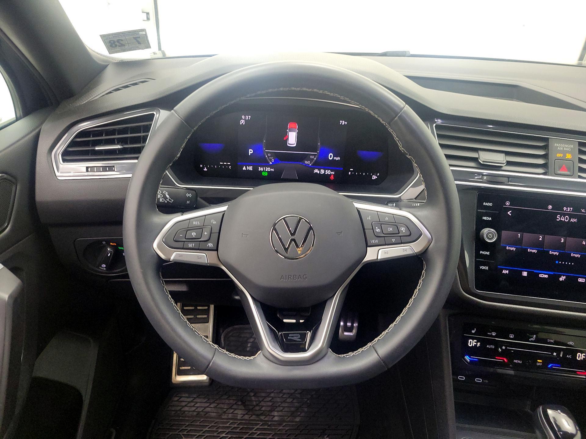 Thumbnail: 2023 Volkswagen Tiguan - 10