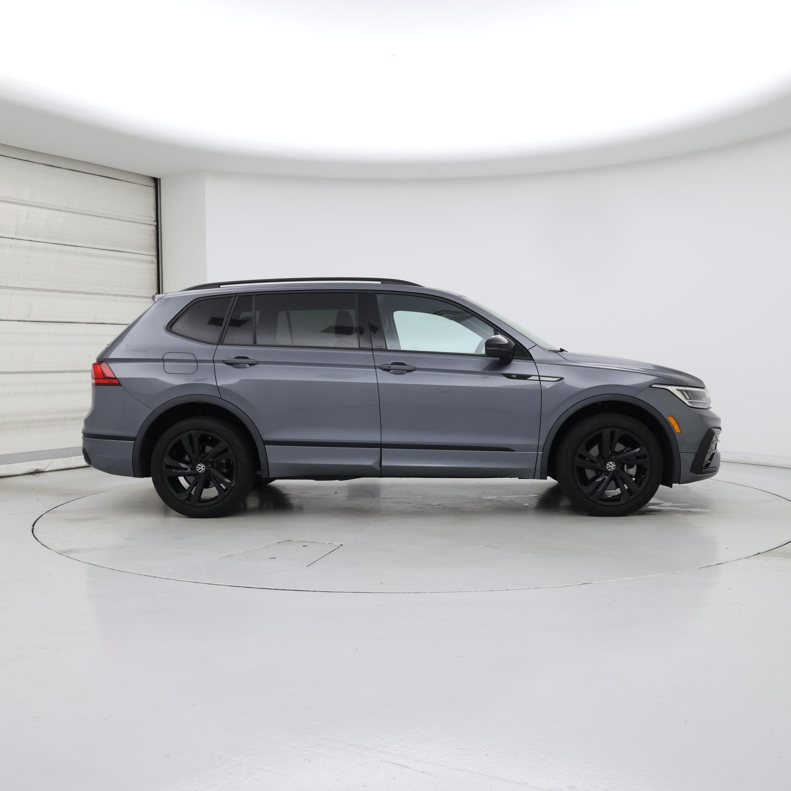 Thumbnail: 2023 Volkswagen Tiguan - 7