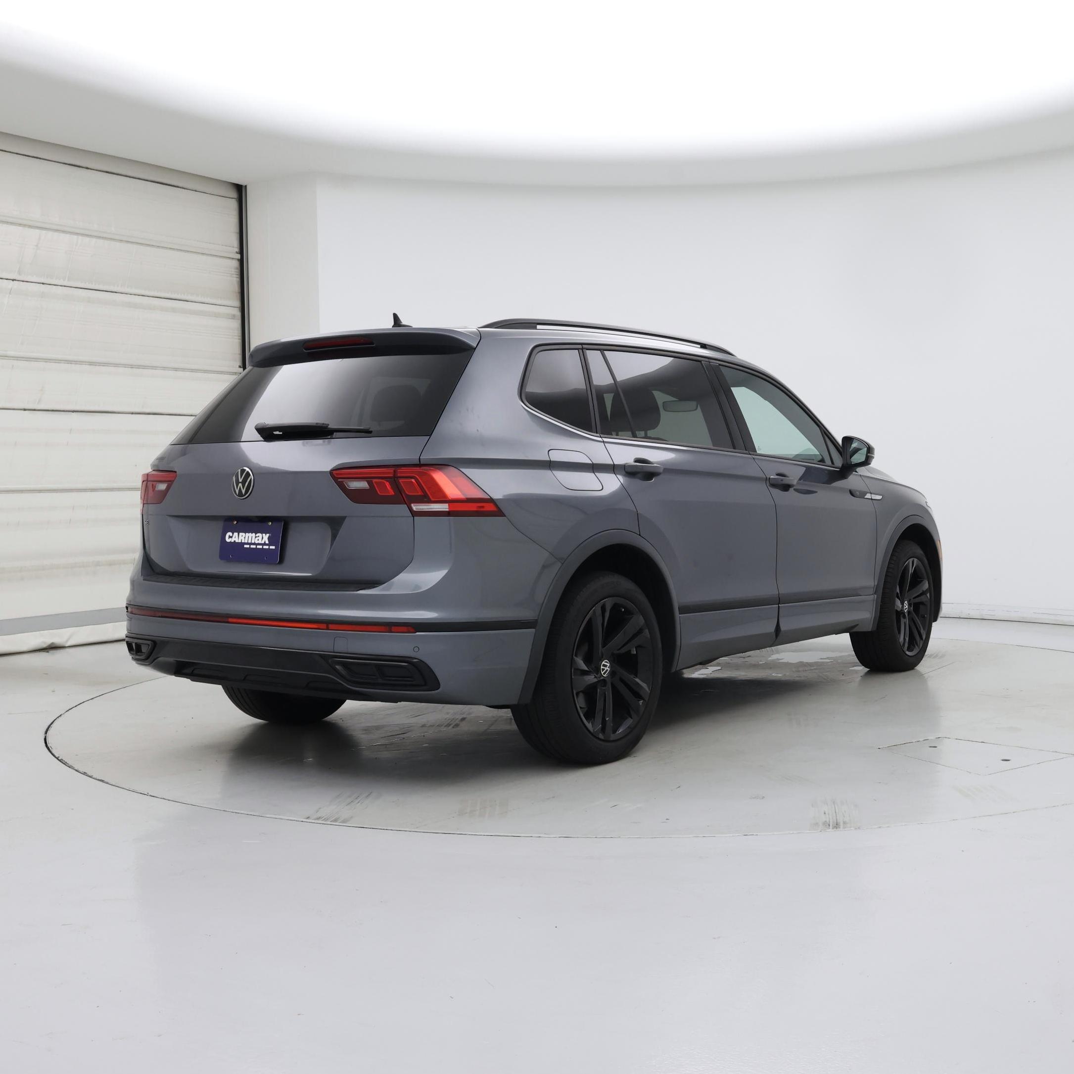 Thumbnail: 2023 Volkswagen Tiguan - 8
