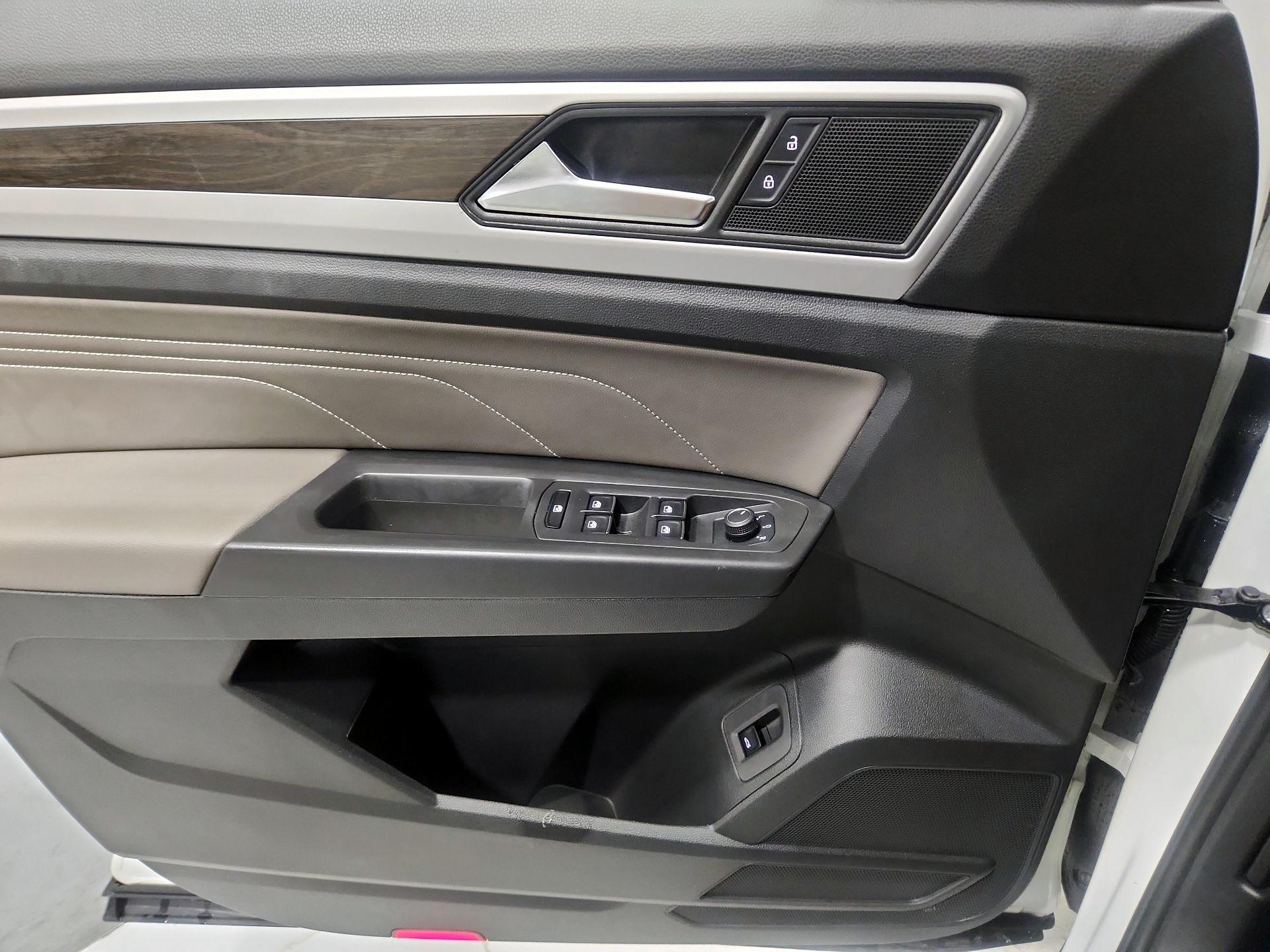 Thumbnail: 2023 Volkswagen Atlas - 12