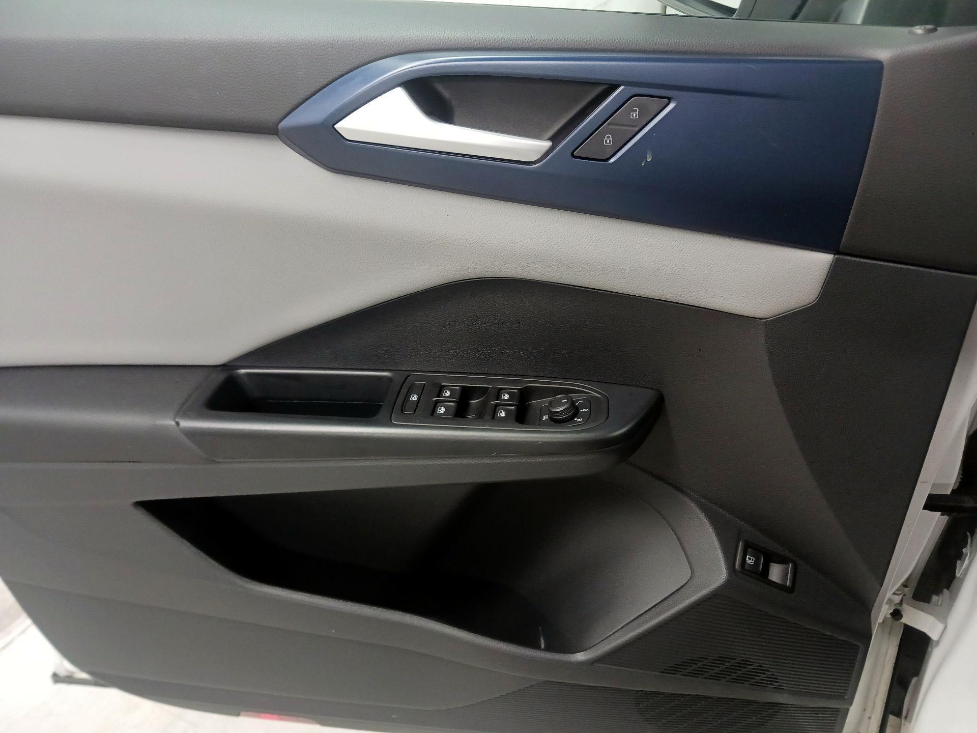 Thumbnail: 2023 Volkswagen Taos - 10