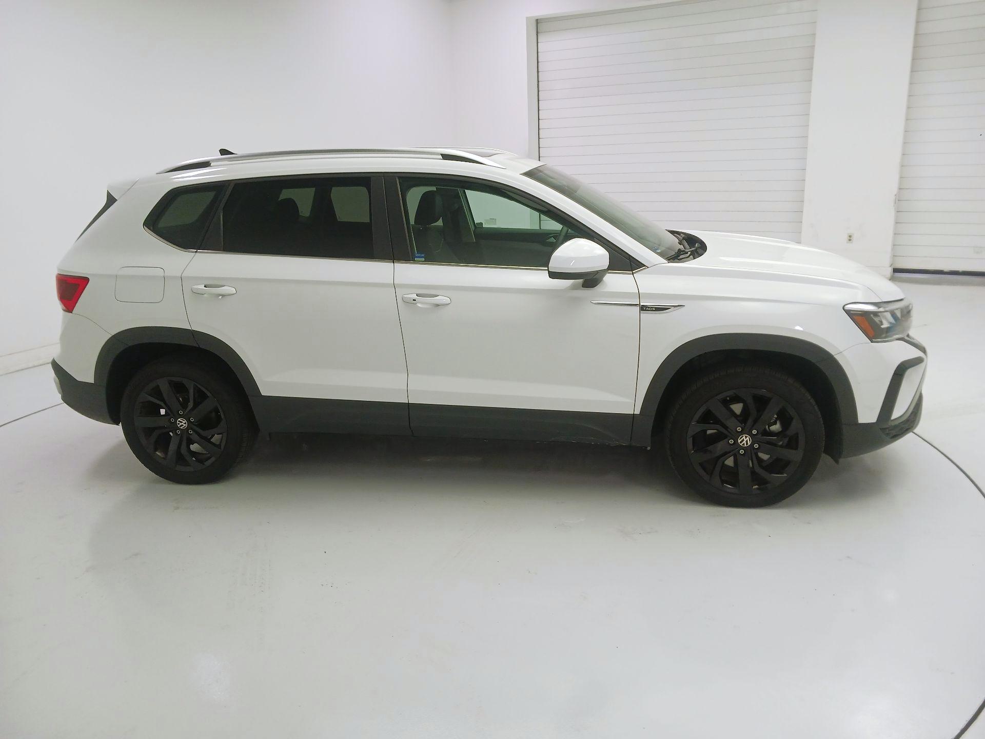 Thumbnail: 2023 Volkswagen Taos - 4