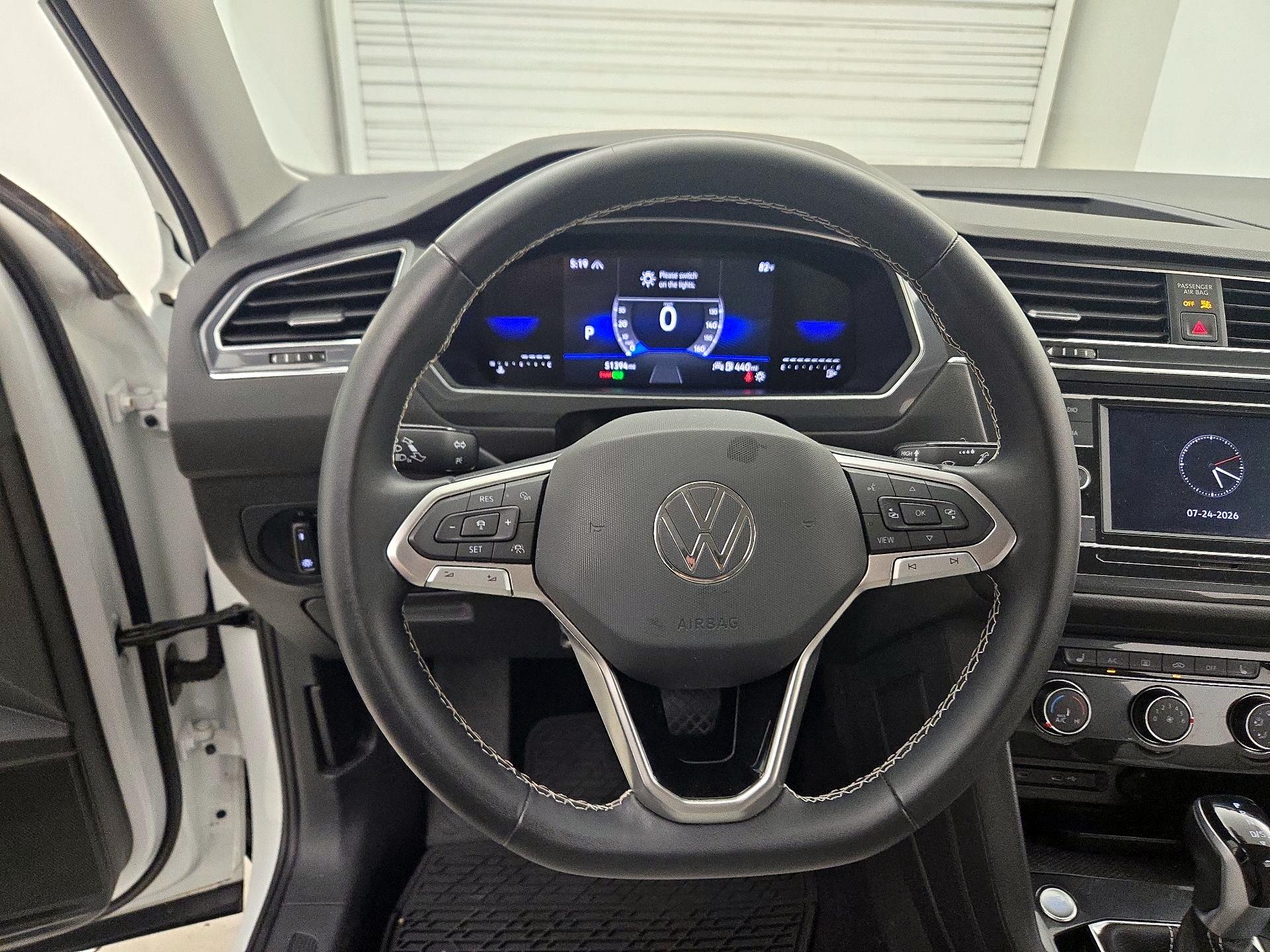 Thumbnail: 2023 Volkswagen Tiguan - 10
