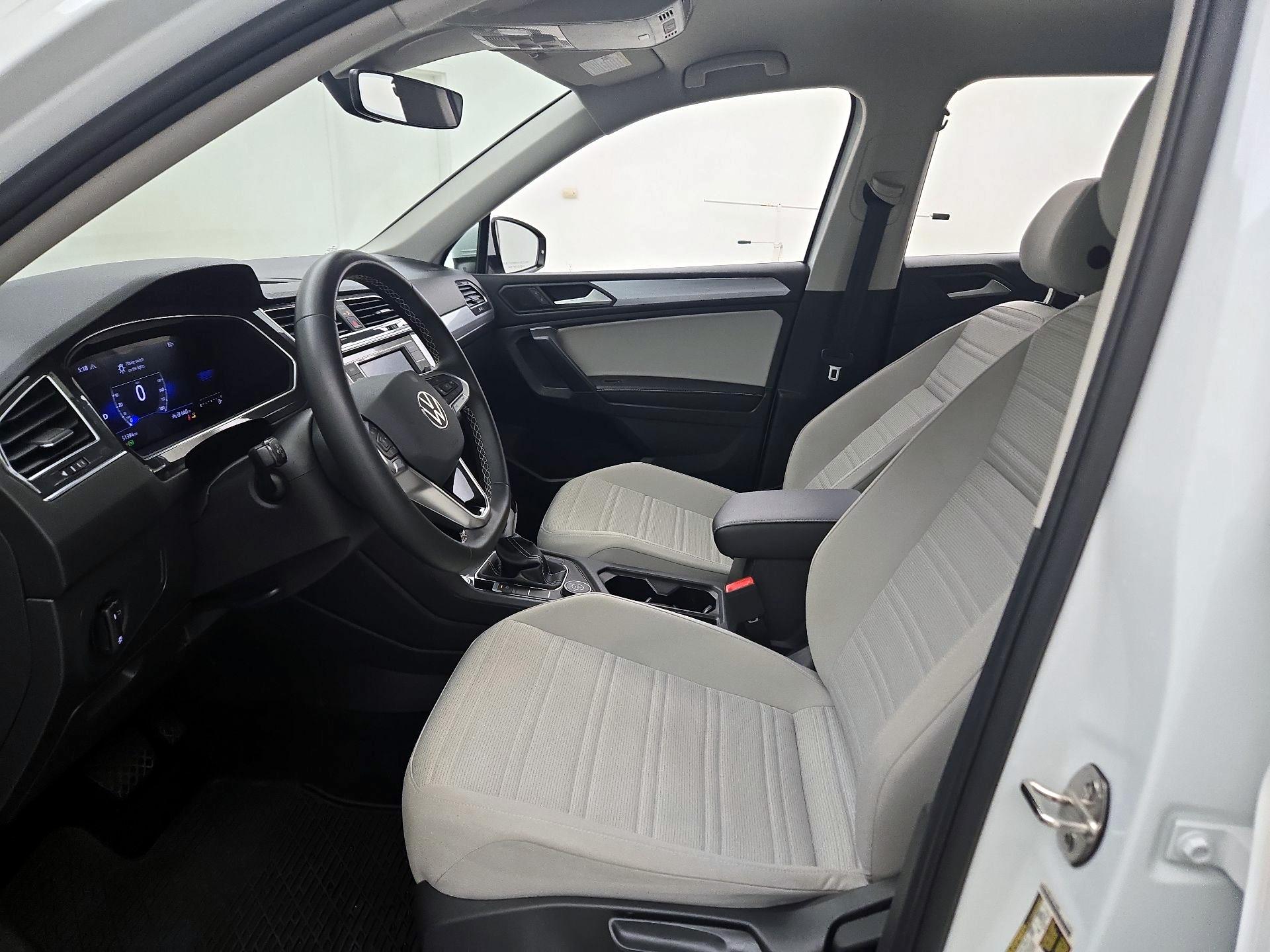 Thumbnail: 2023 Volkswagen Tiguan - 11