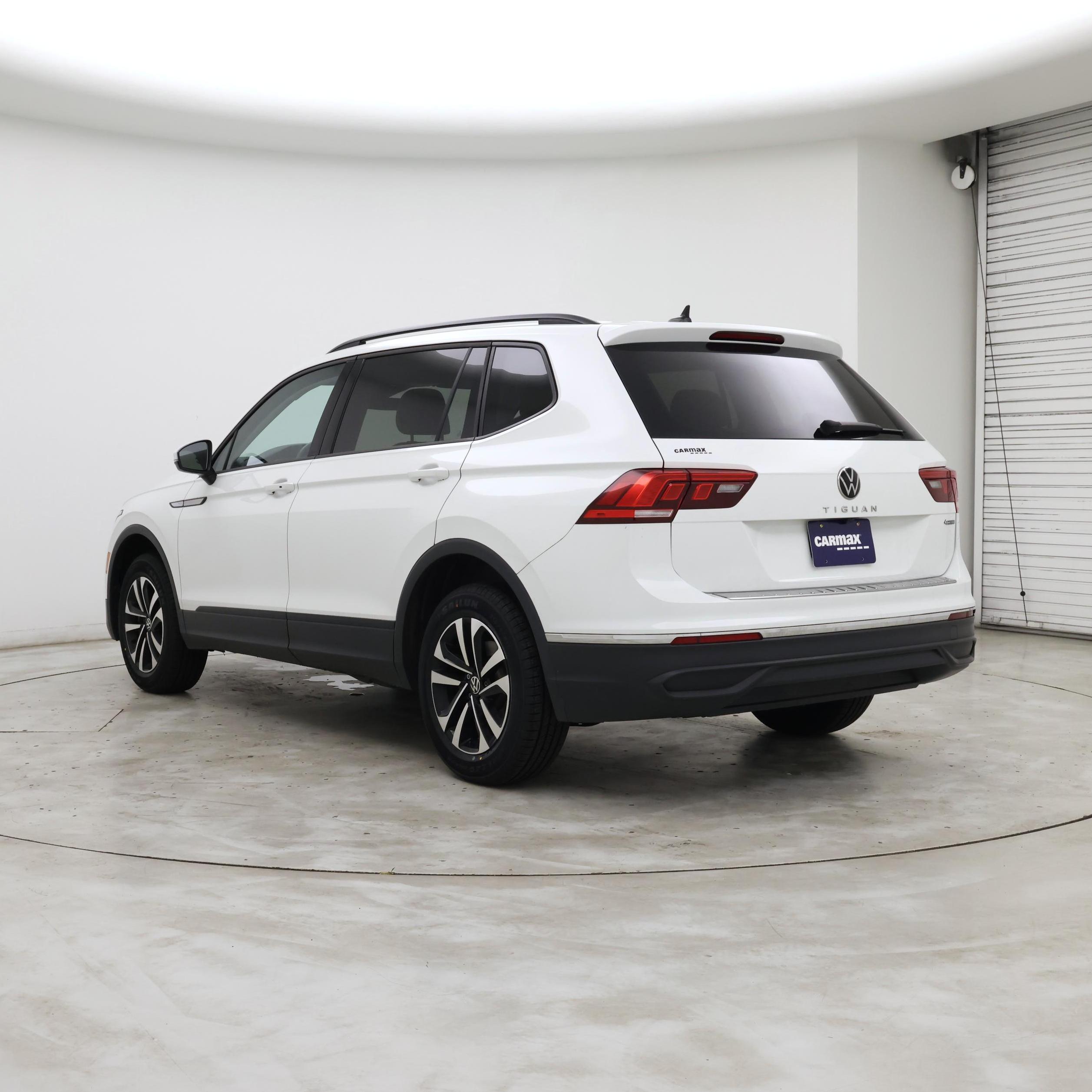 Thumbnail: 2023 Volkswagen Tiguan - 2