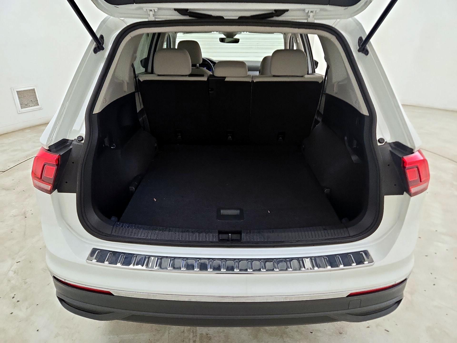 Thumbnail: 2023 Volkswagen Tiguan - 20