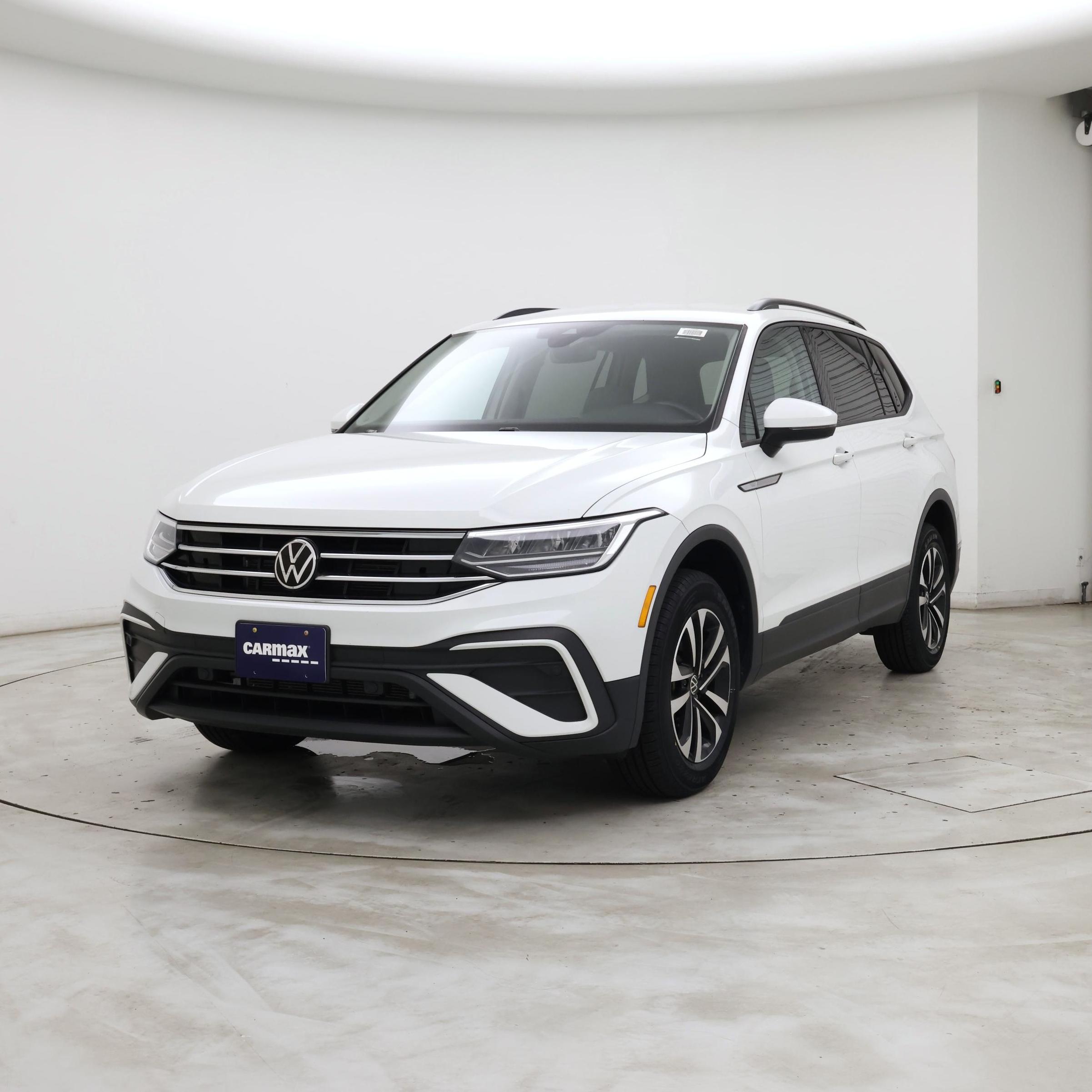 Thumbnail: 2023 Volkswagen Tiguan - 4