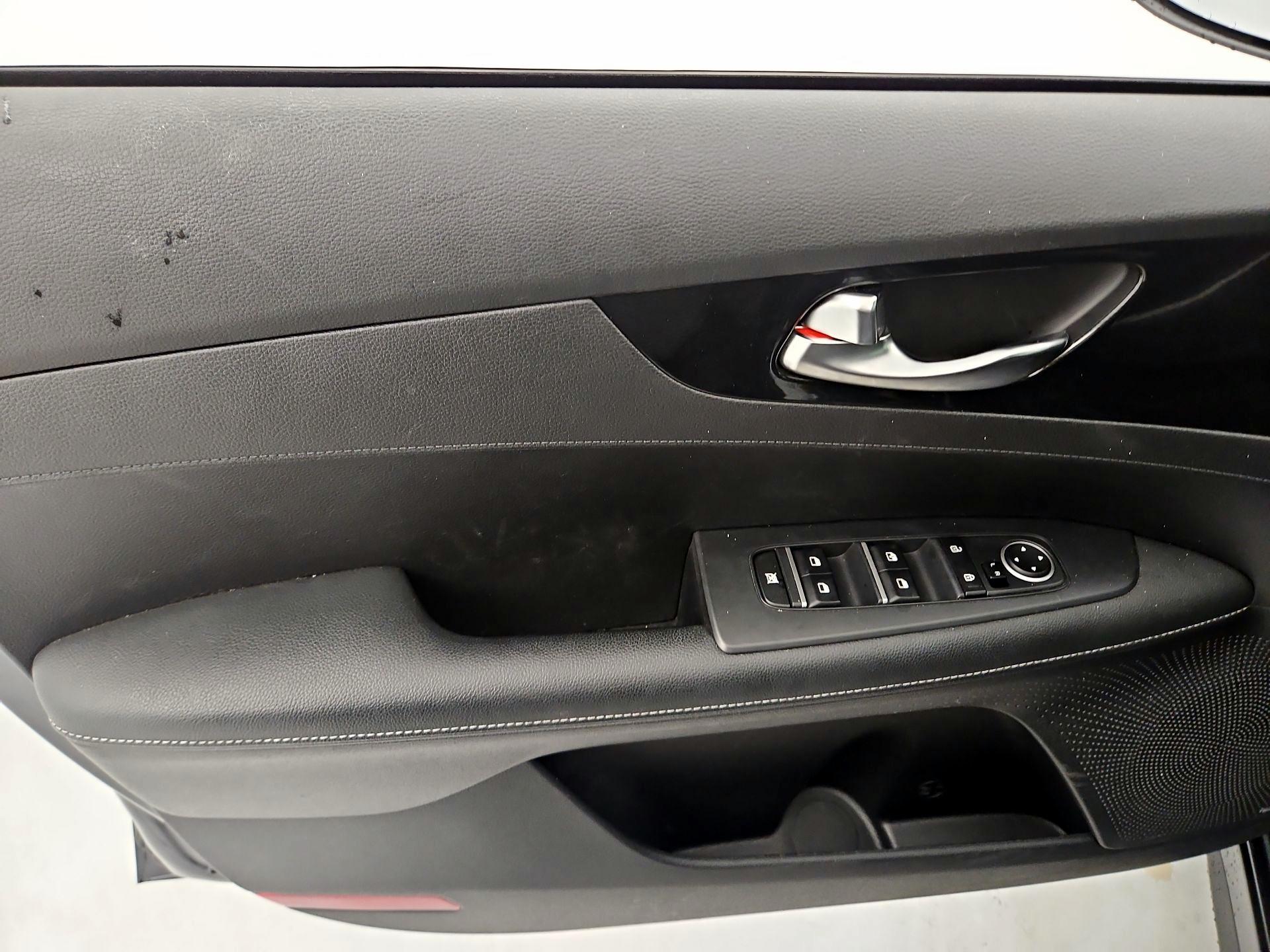 Thumbnail: 2021 Kia Forte - 12