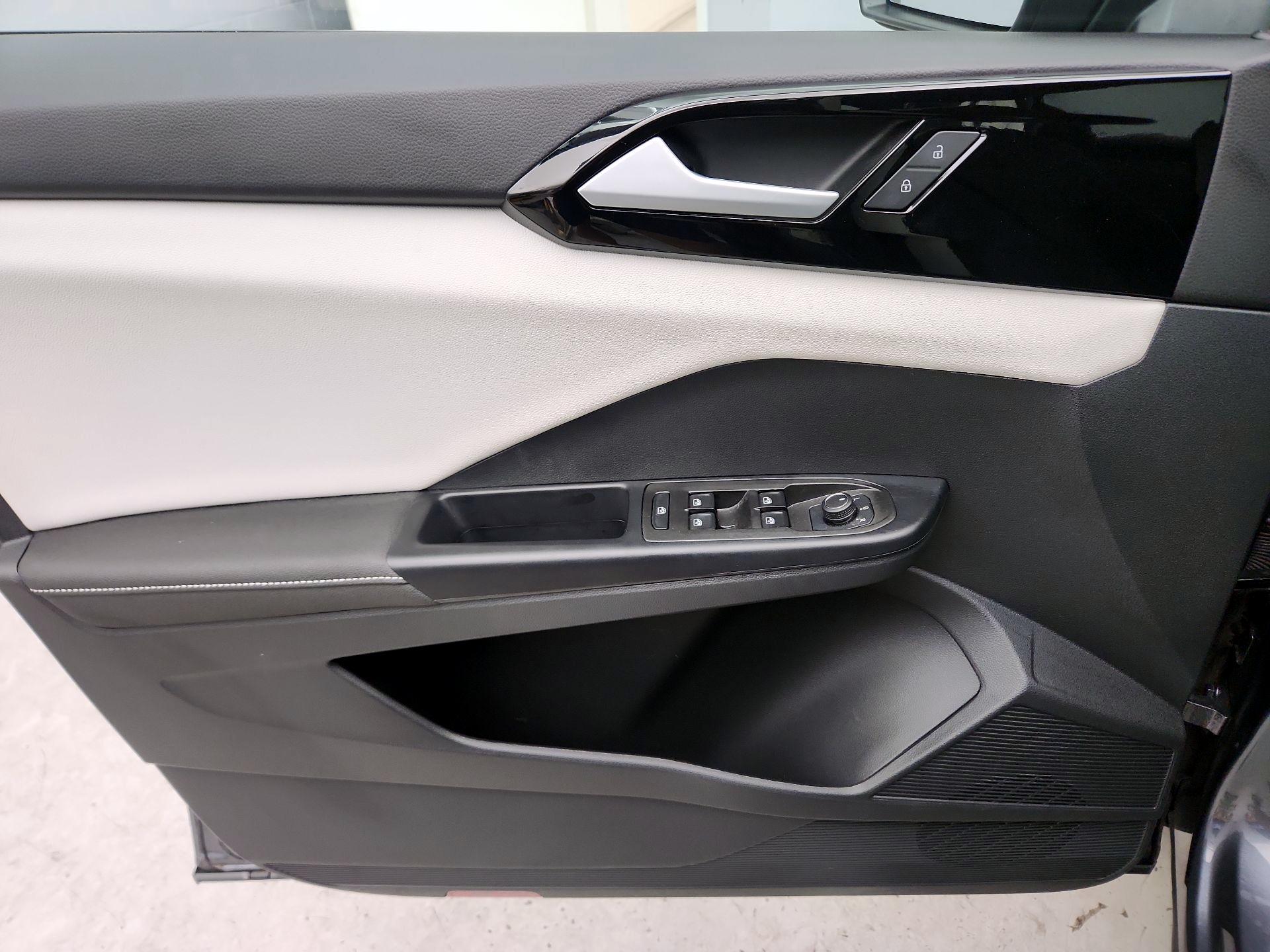 Thumbnail: 2025 Volkswagen Taos - 12