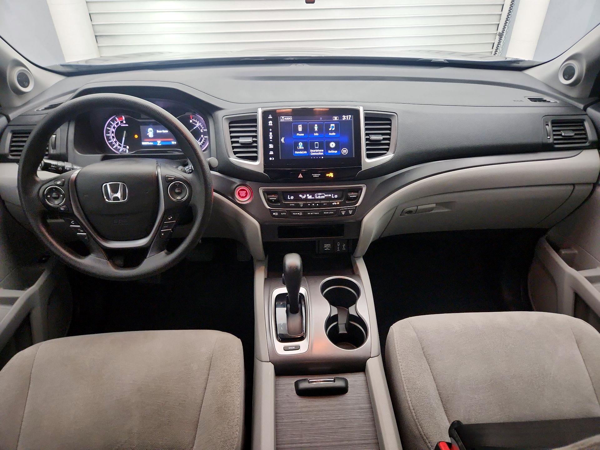 Thumbnail: 2017 Honda Pilot - 9