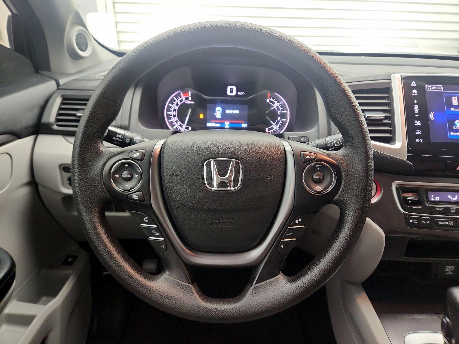 Thumbnail: 2017 Honda Pilot - 10