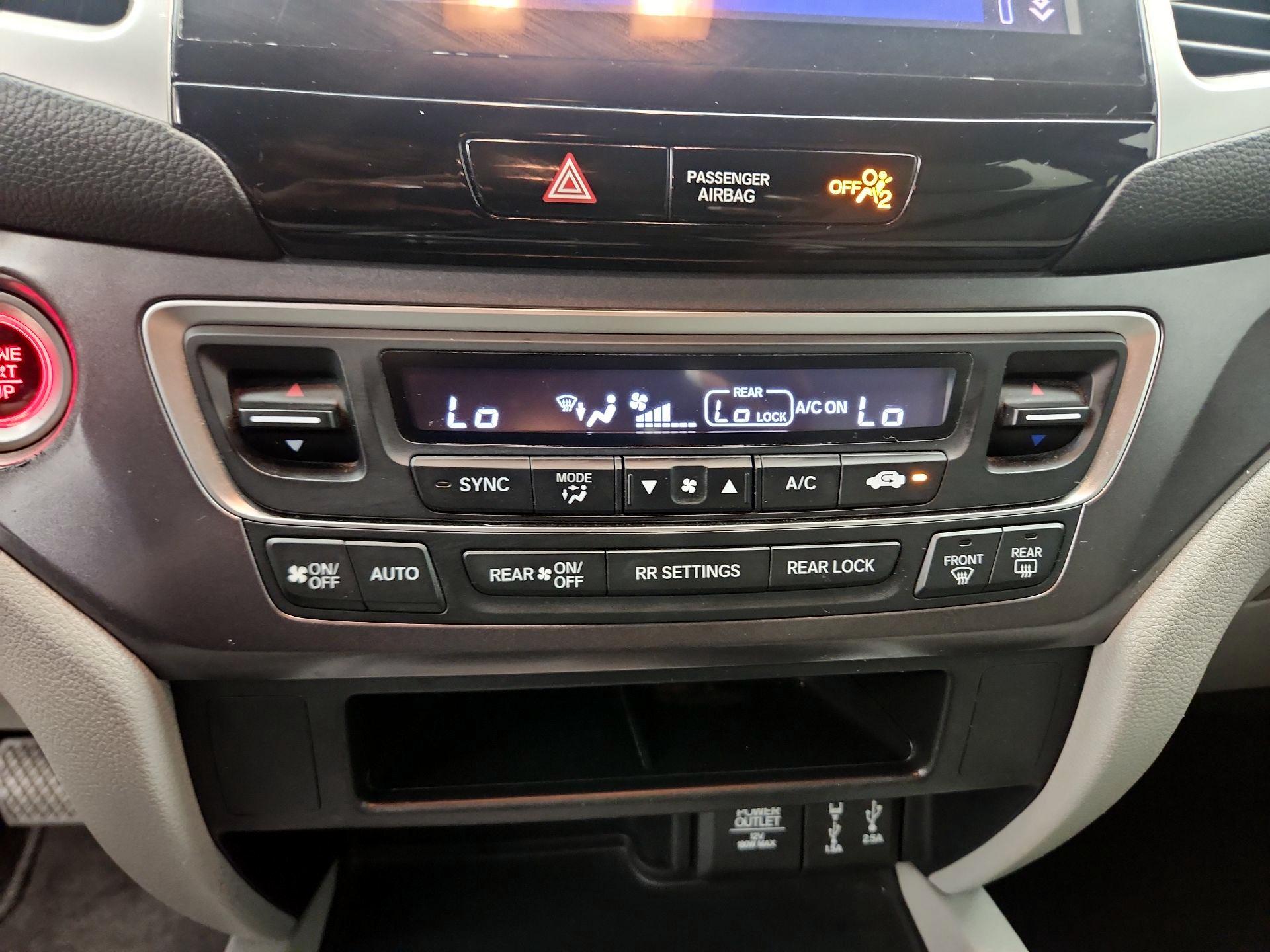 Thumbnail: 2017 Honda Pilot - 16