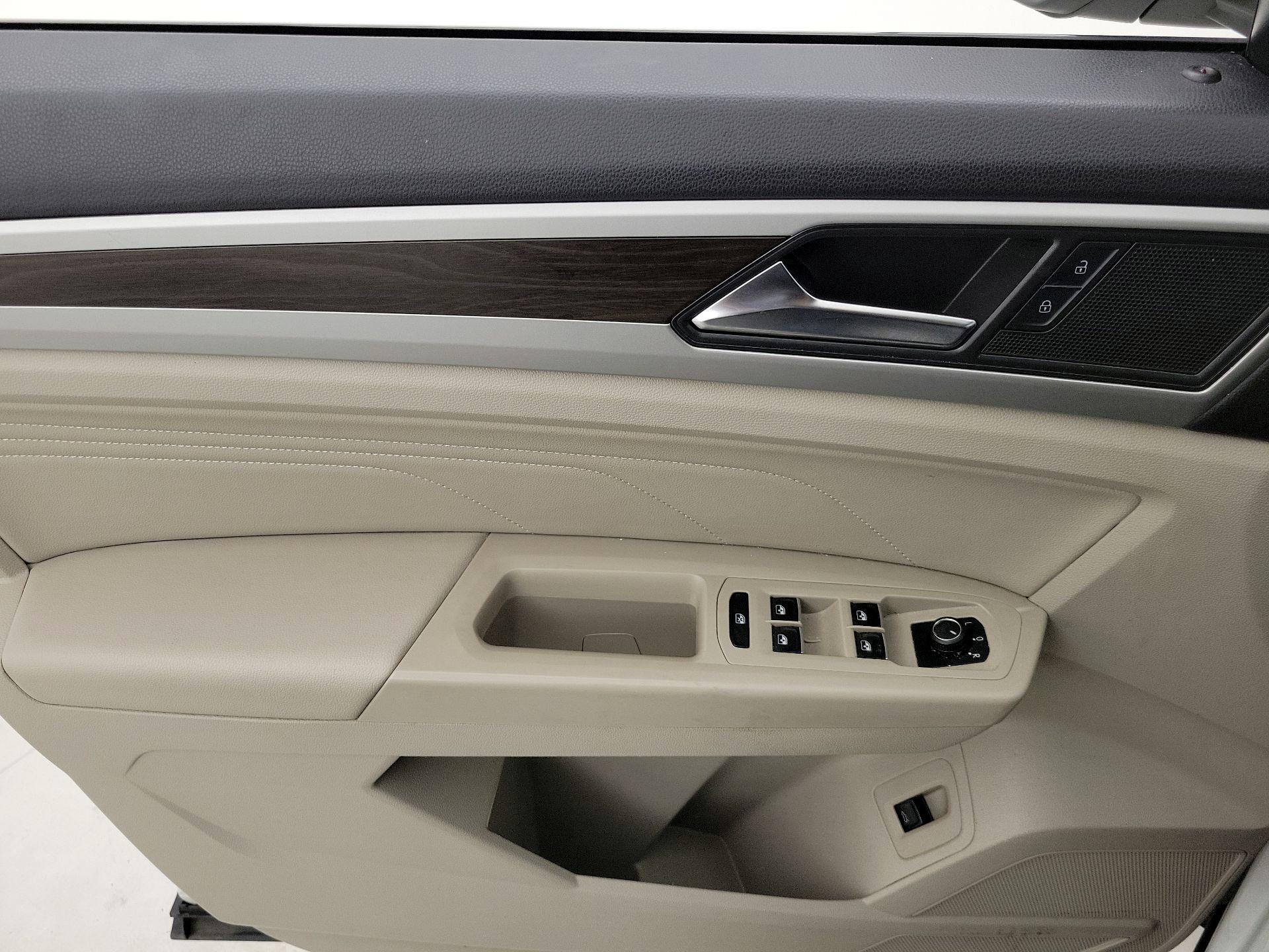 Thumbnail: 2023 Volkswagen Atlas - 12