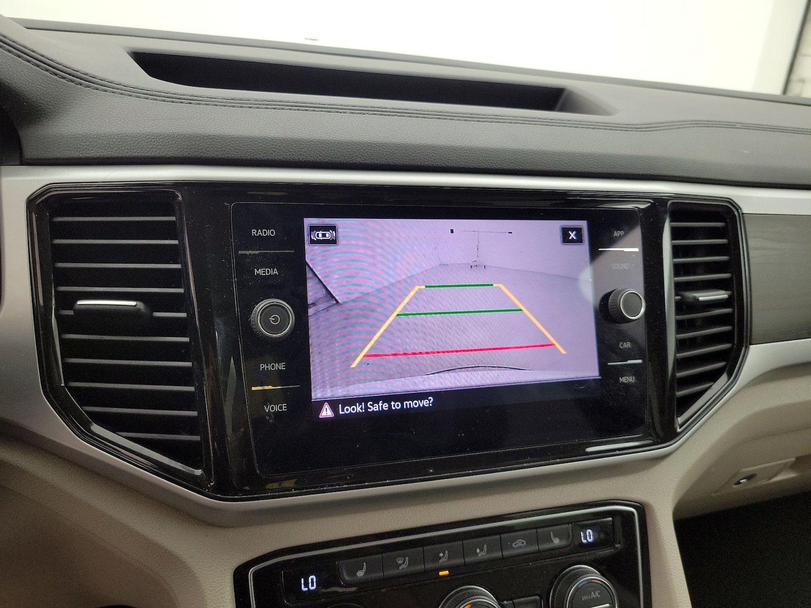 2023 Volkswagen Atlas SE w/Tech - Photo 15