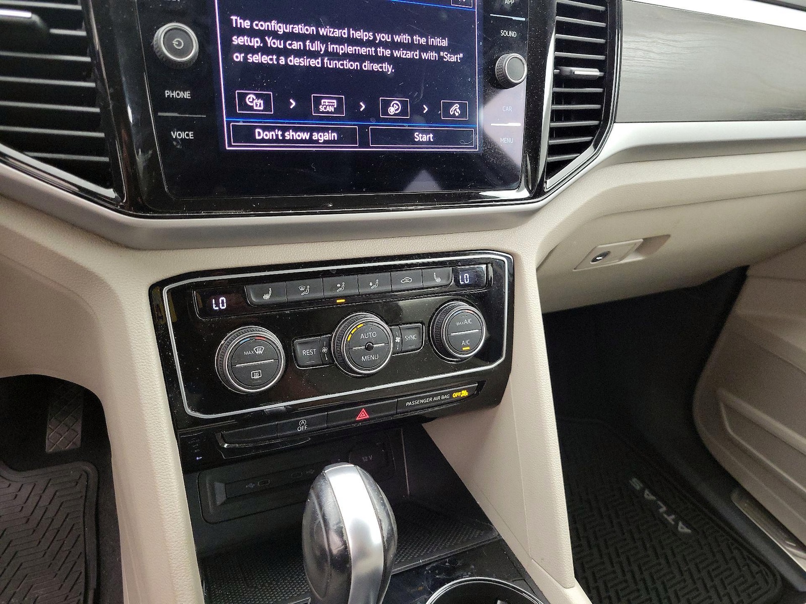 2023 Volkswagen Atlas SE w/Tech - Photo 17