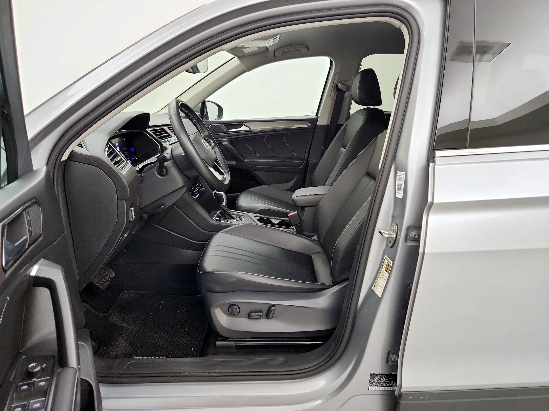 Thumbnail: 2023 Volkswagen Tiguan - 11