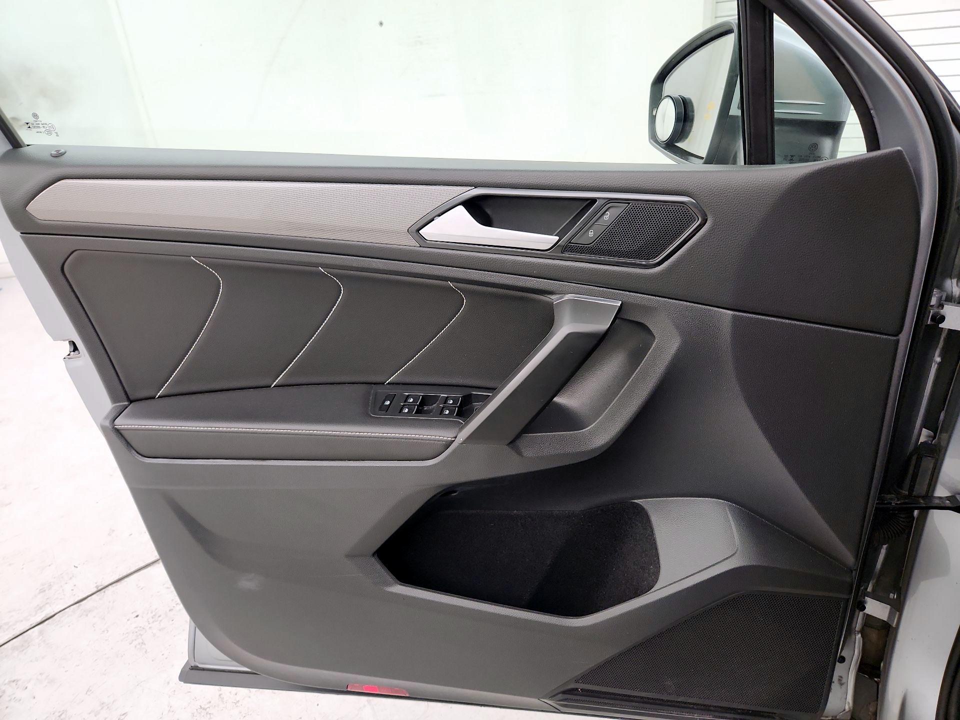 Thumbnail: 2023 Volkswagen Tiguan - 12