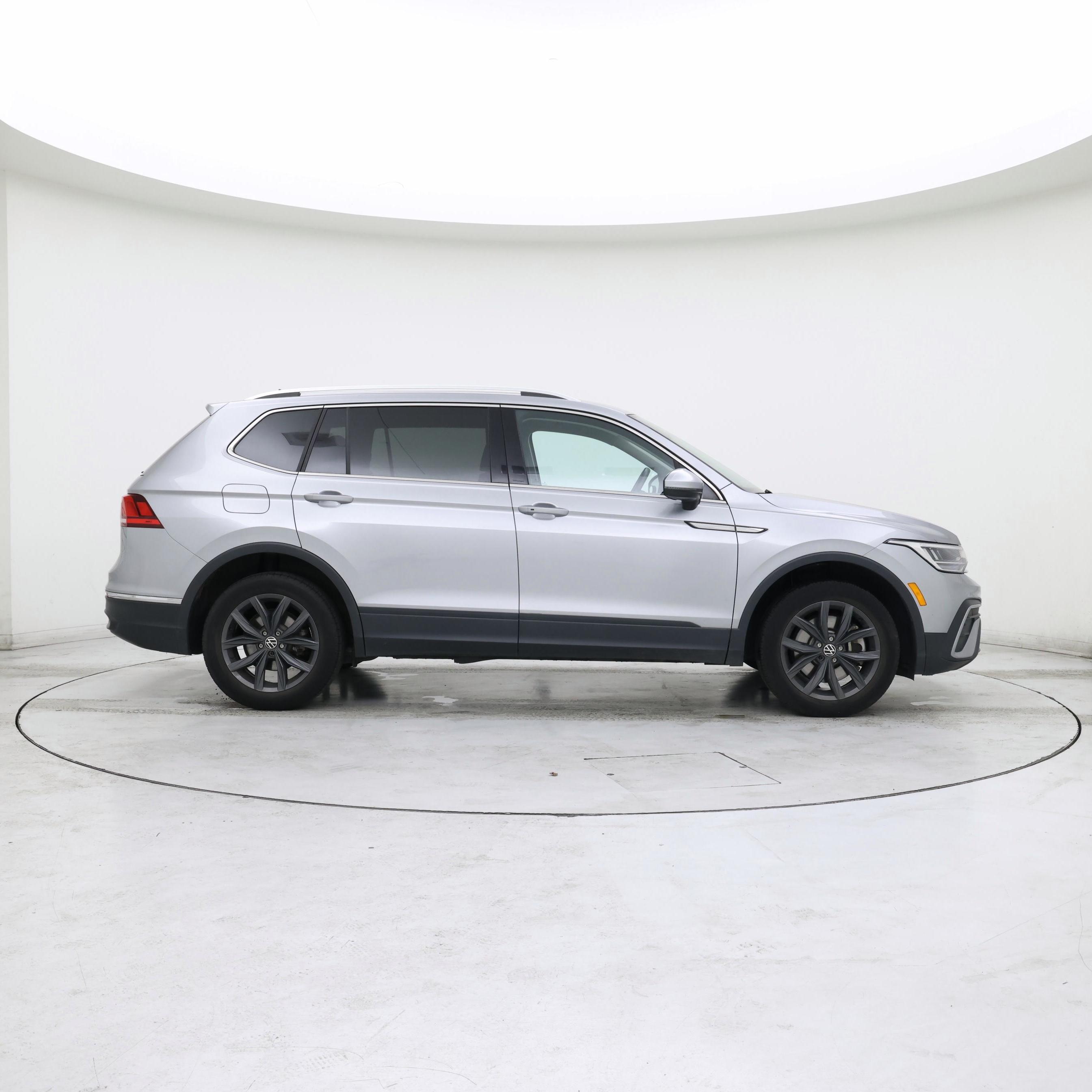 Thumbnail: 2023 Volkswagen Tiguan - 7