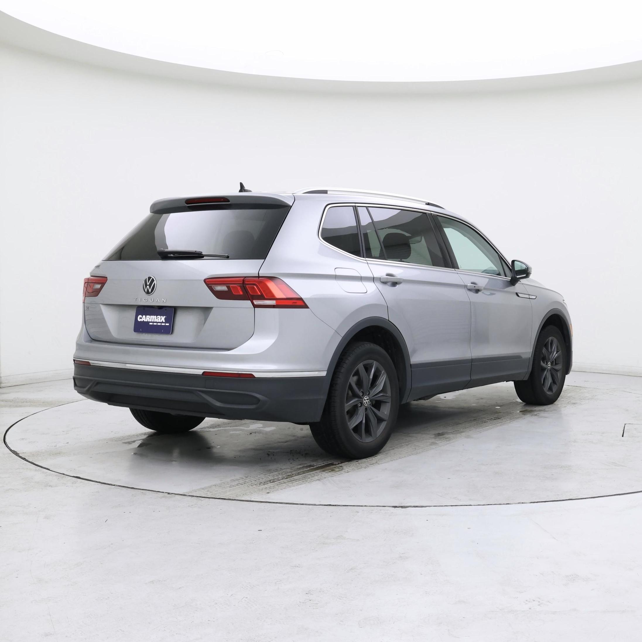 Thumbnail: 2023 Volkswagen Tiguan - 8