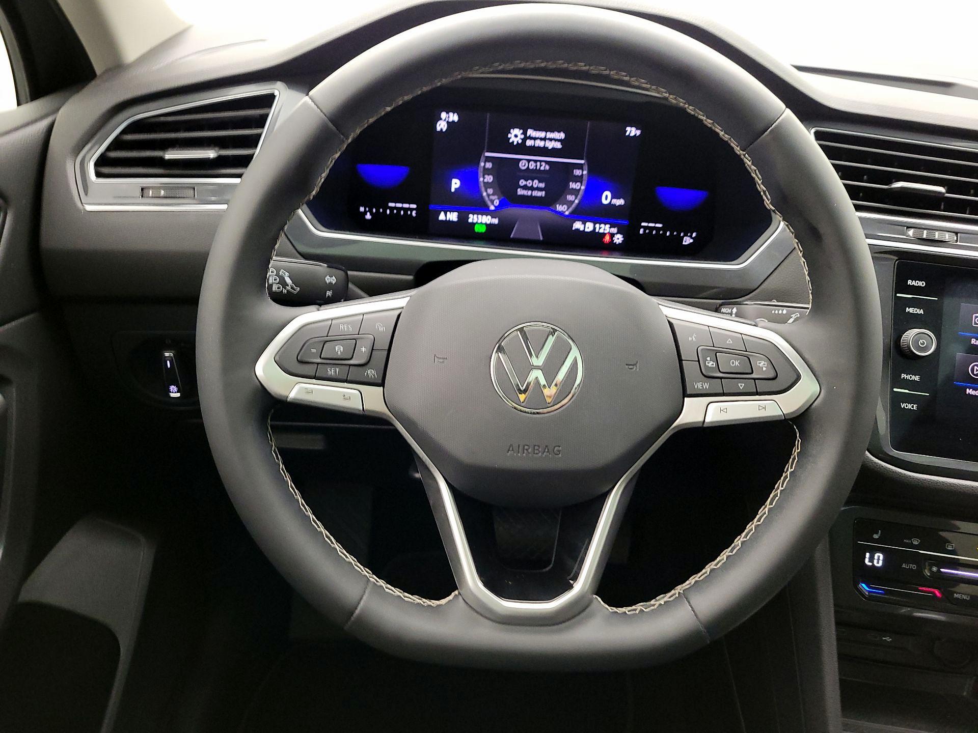 Thumbnail: 2023 Volkswagen Tiguan - 10