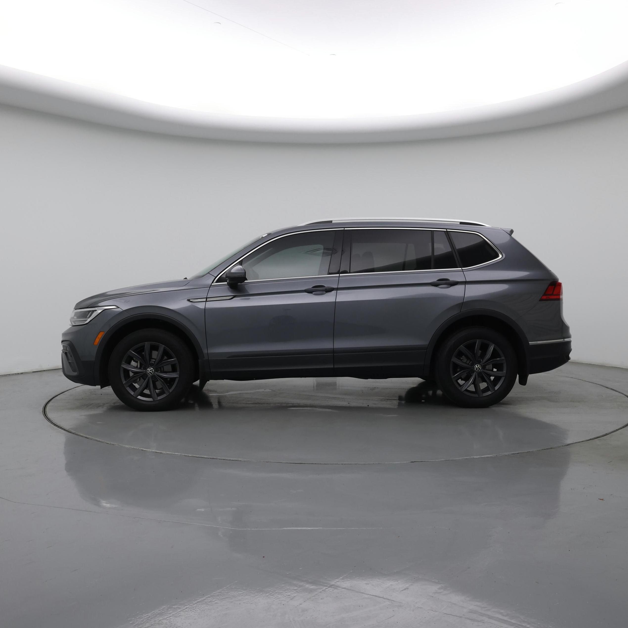 Thumbnail: 2023 Volkswagen Tiguan - 3