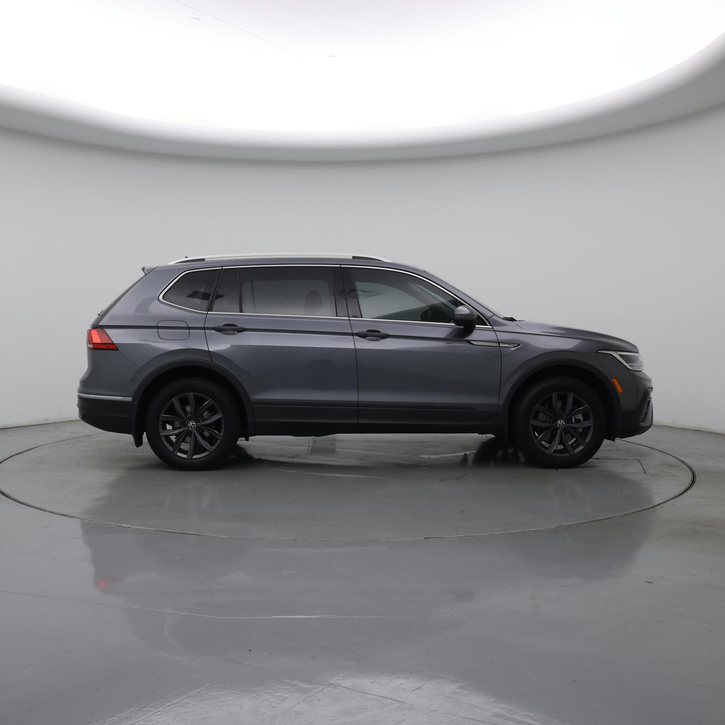 Thumbnail: 2023 Volkswagen Tiguan - 7