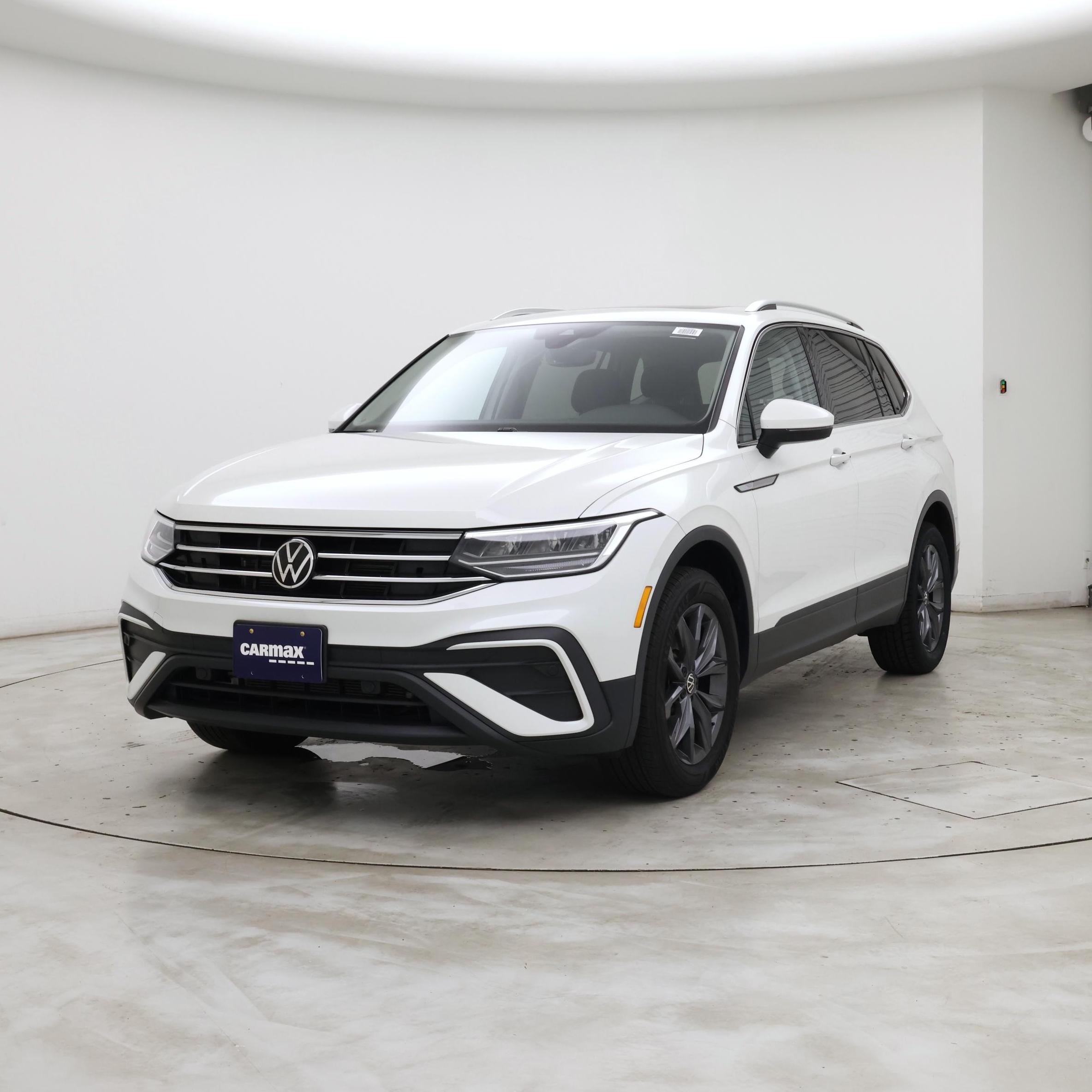 Thumbnail: 2023 Volkswagen Tiguan - 4