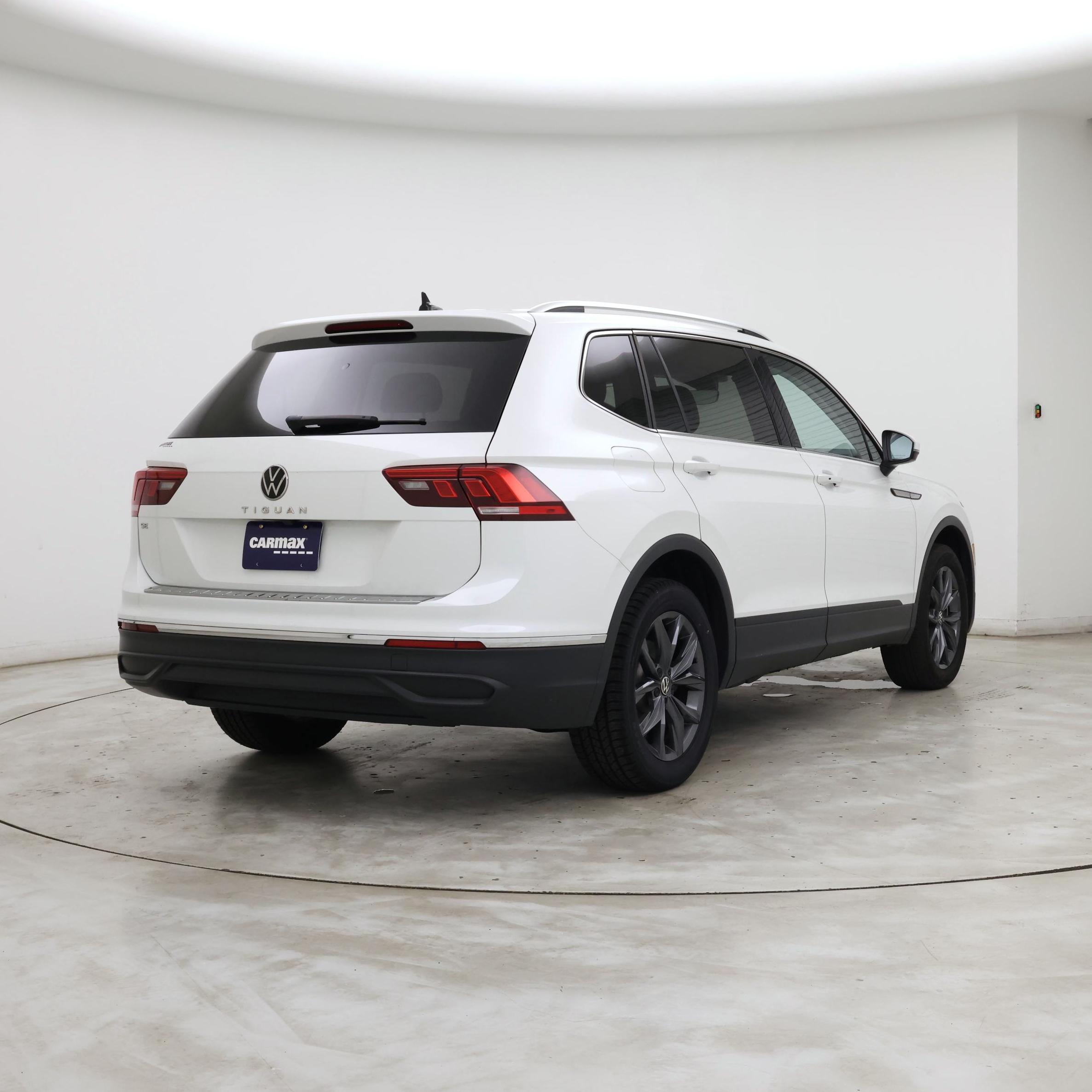 Thumbnail: 2023 Volkswagen Tiguan - 8