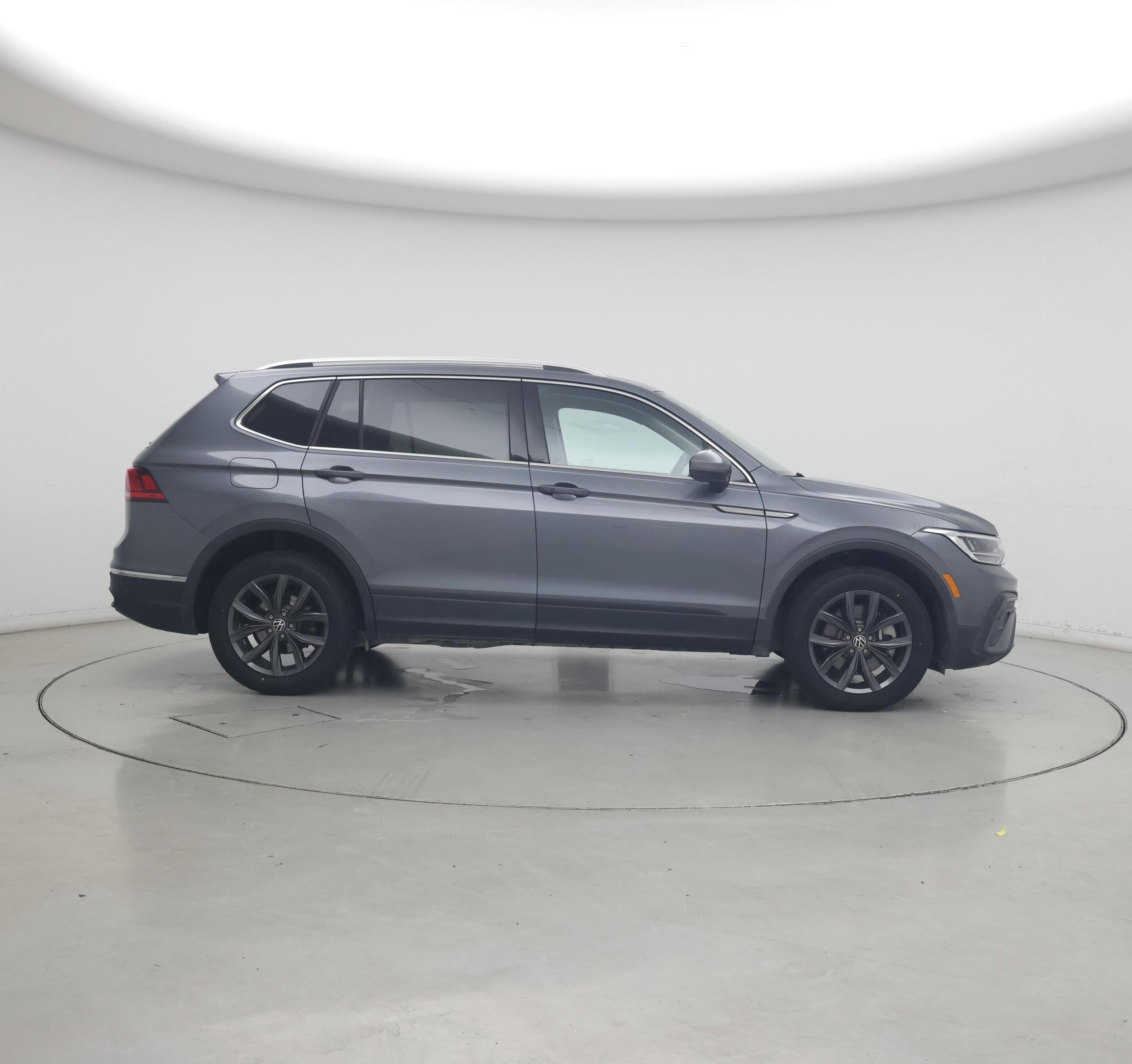 Thumbnail: 2023 Volkswagen Tiguan - 7
