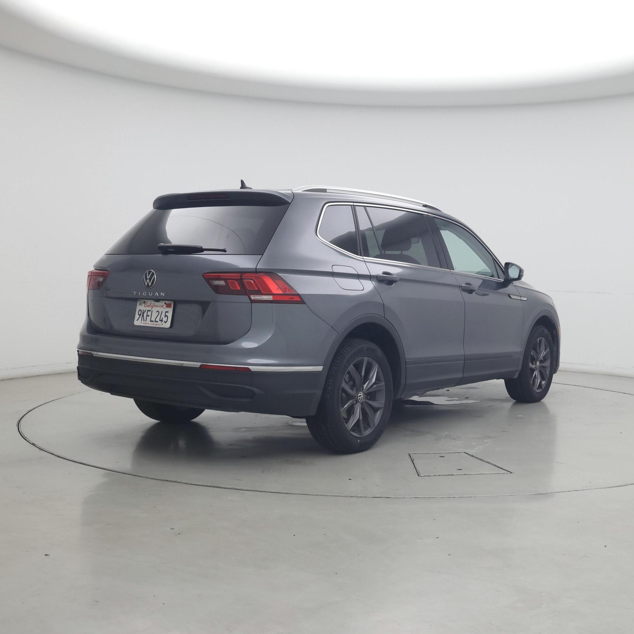 Thumbnail: 2023 Volkswagen Tiguan - 8