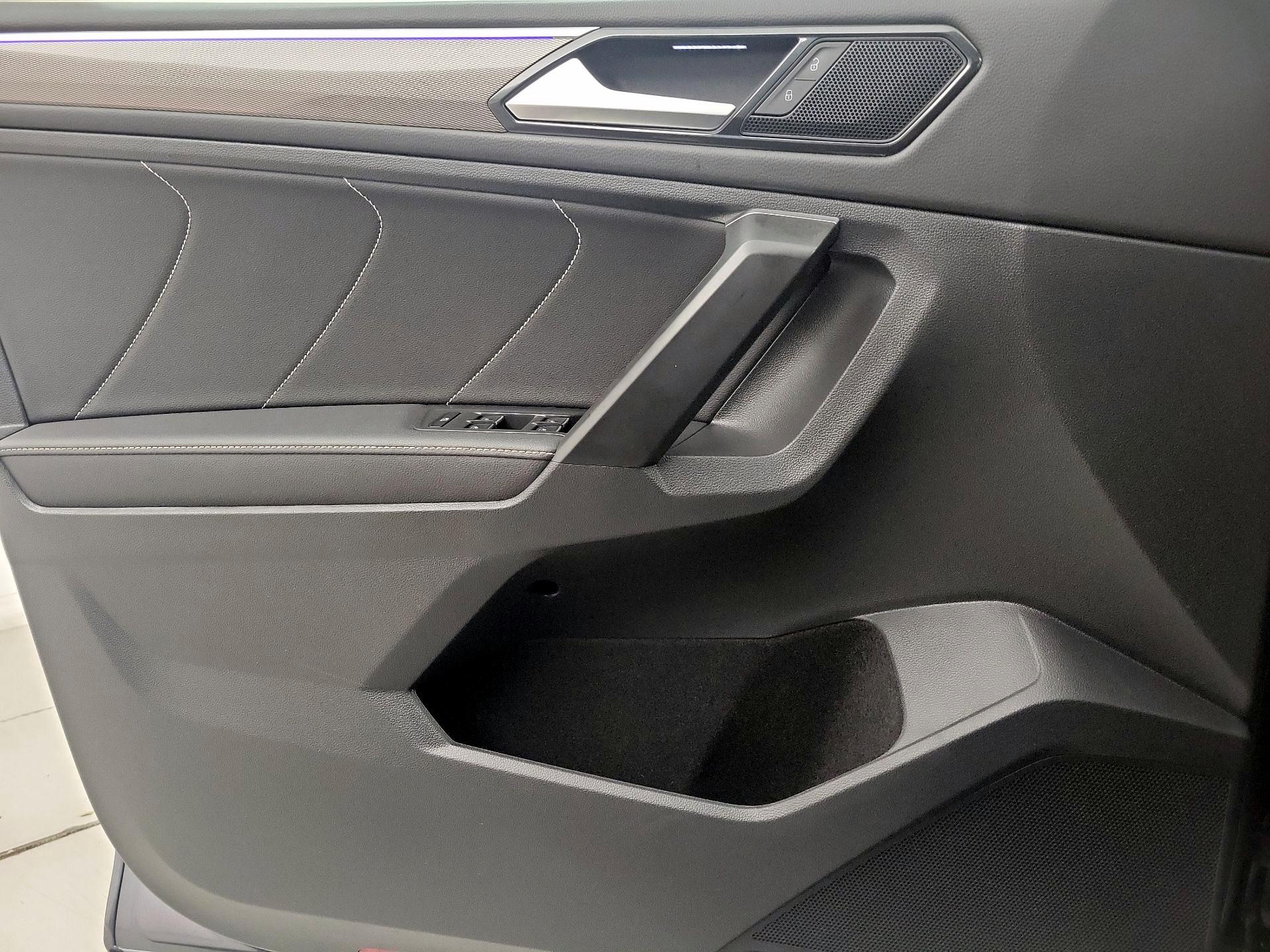 Thumbnail: 2023 Volkswagen Tiguan - 12