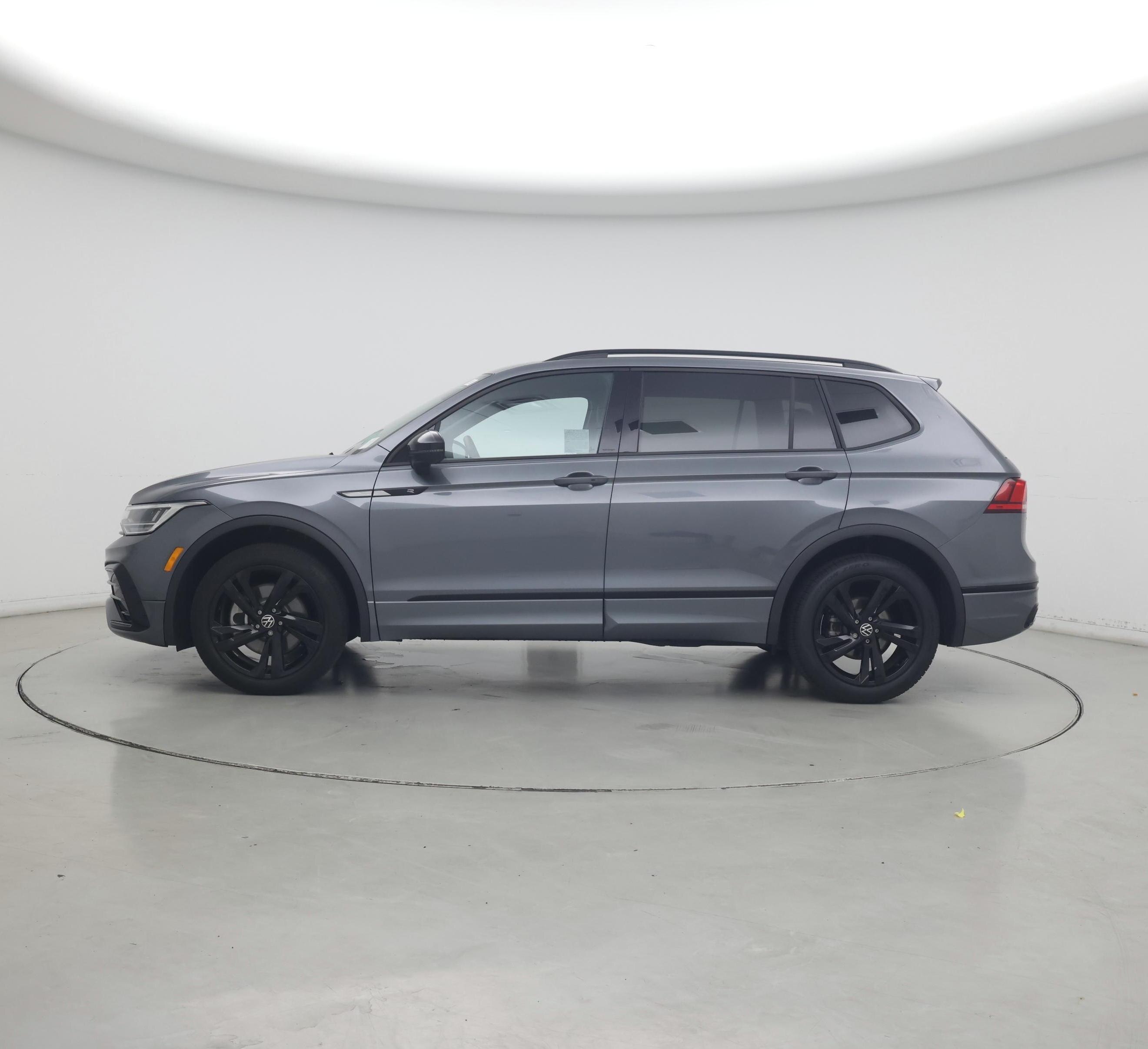 Thumbnail: 2023 Volkswagen Tiguan - 3