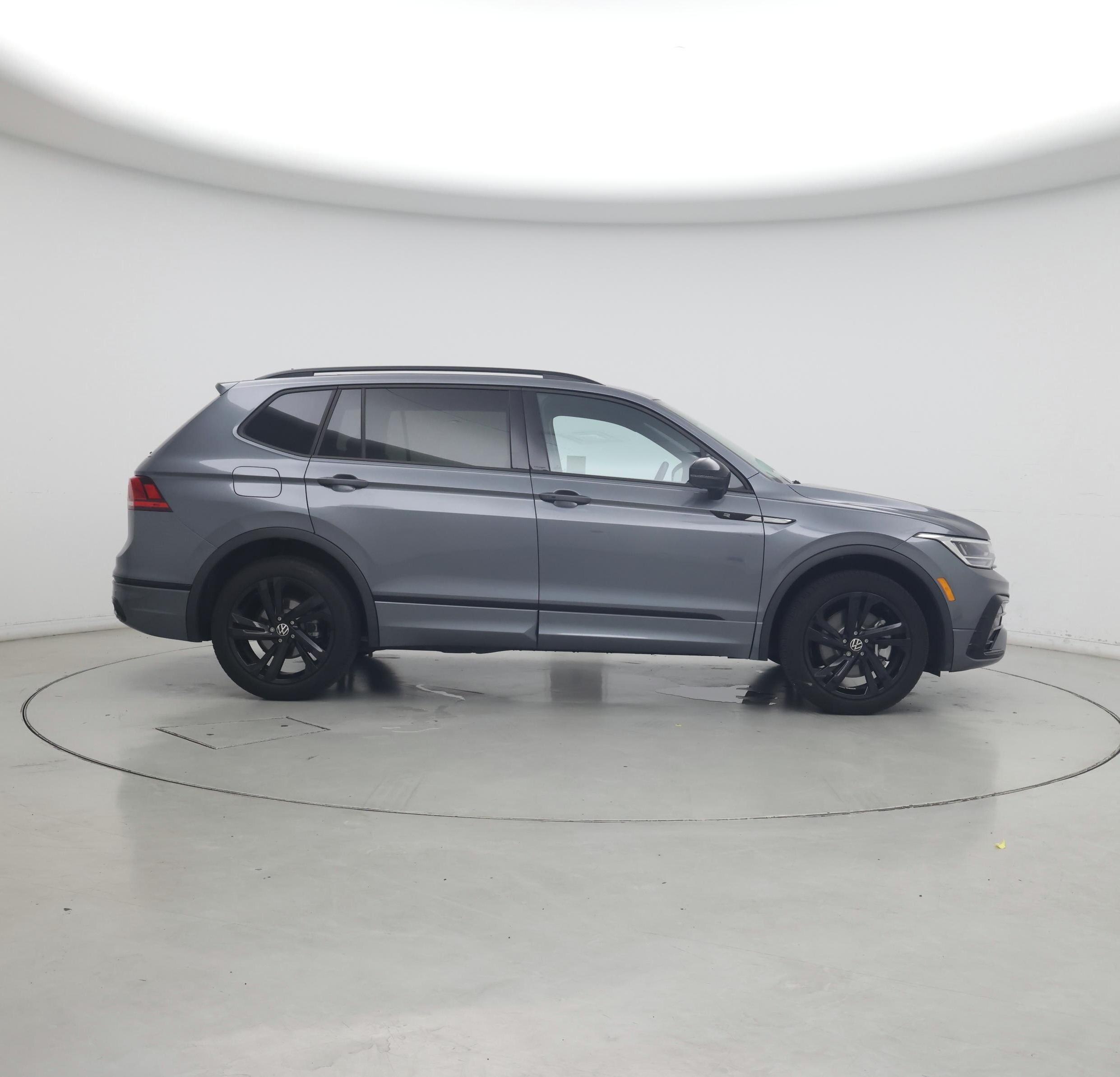 Thumbnail: 2023 Volkswagen Tiguan - 7