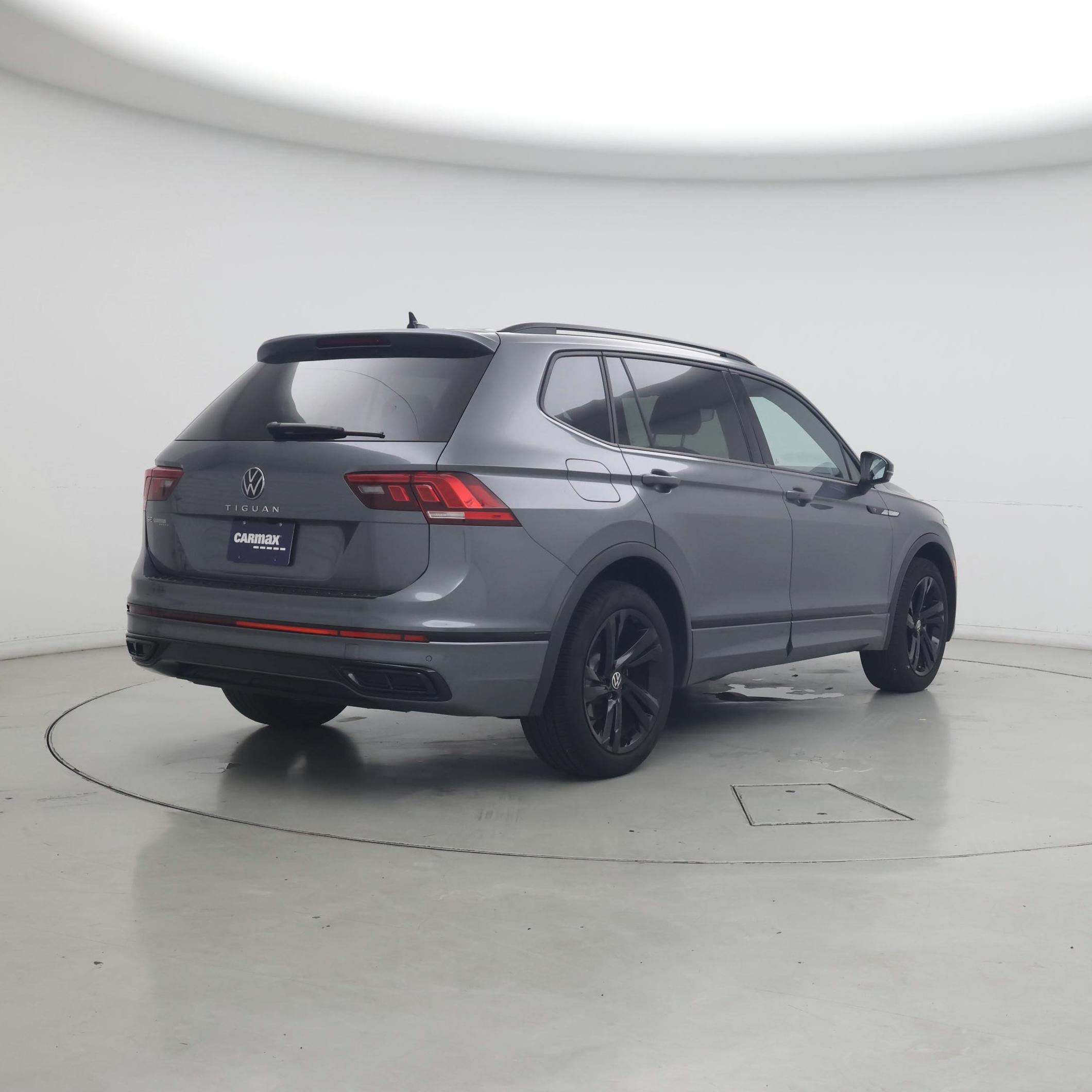 Thumbnail: 2023 Volkswagen Tiguan - 8