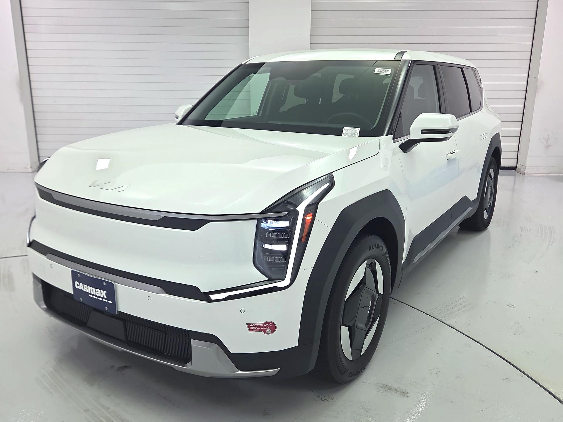 Thumbnail: 2024 Kia EV9 - 3