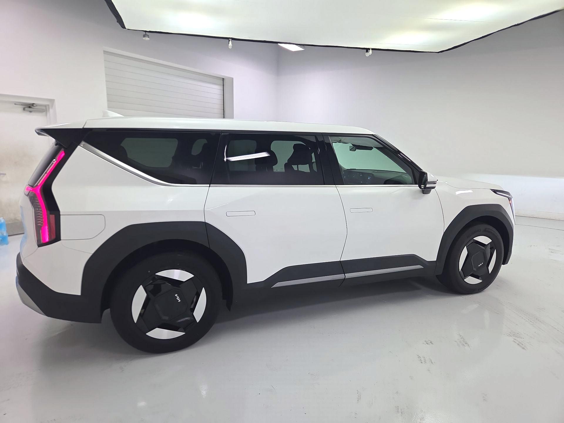 Thumbnail: 2024 Kia EV9 - 4