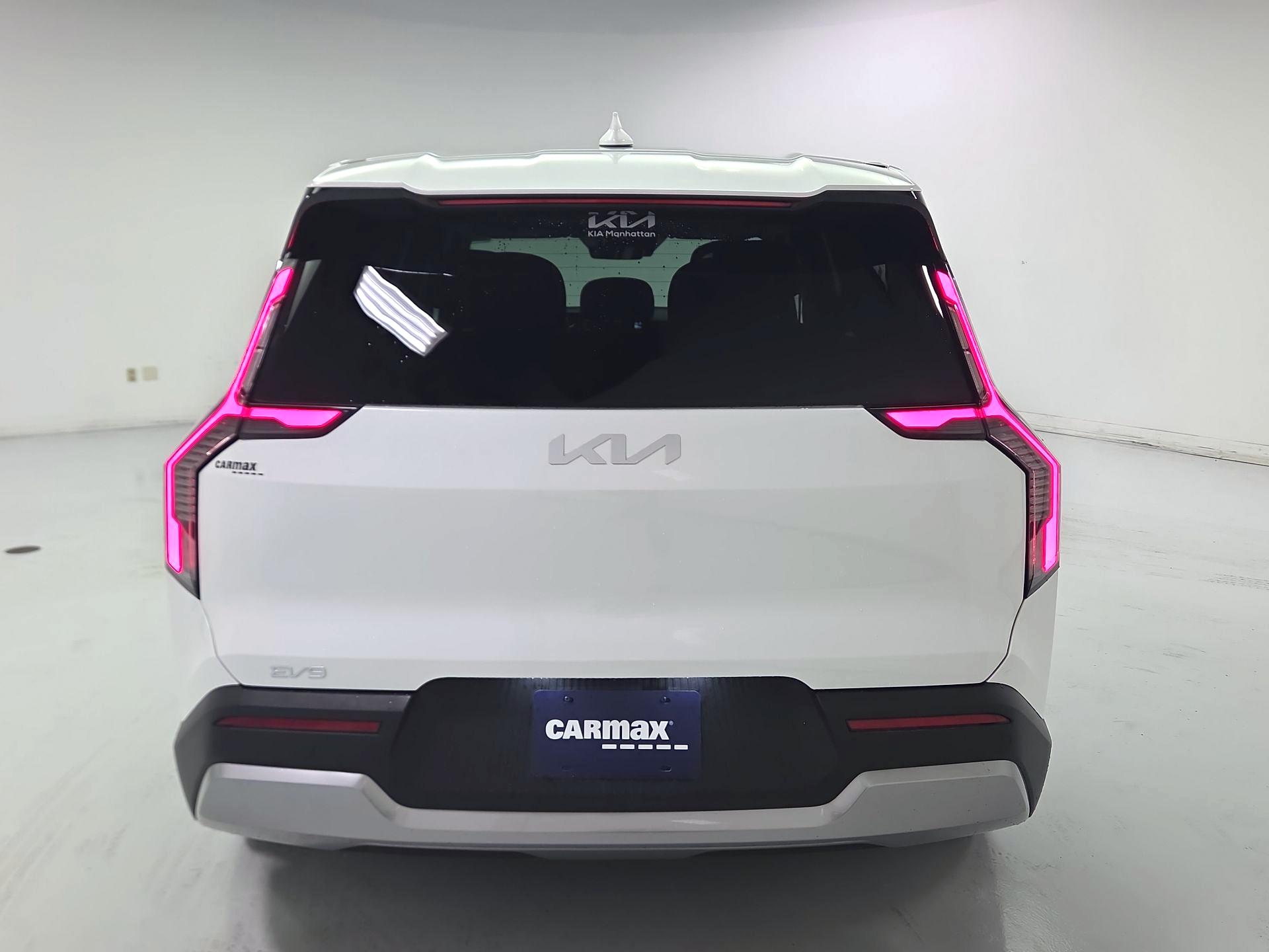 Thumbnail: 2024 Kia EV9 - 6