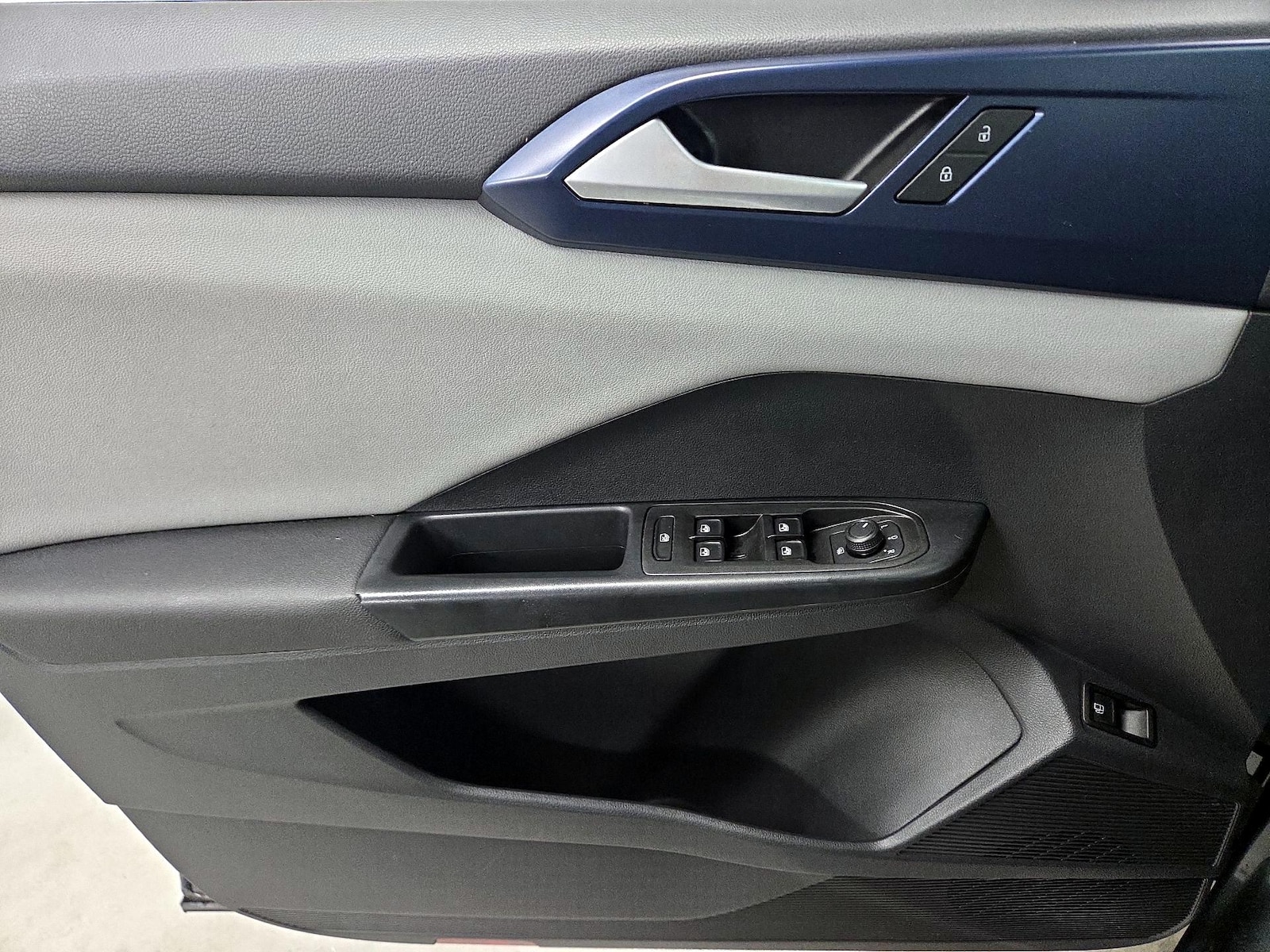 2023 Volkswagen Taos SE - Photo 13