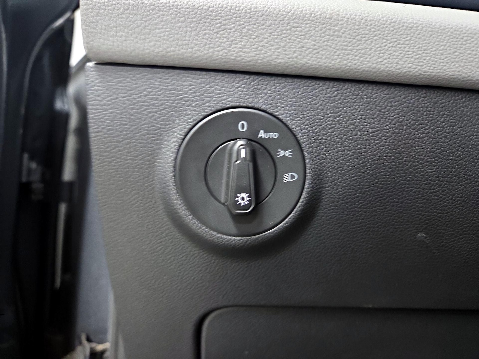 2023 Volkswagen Taos SE - Photo 14