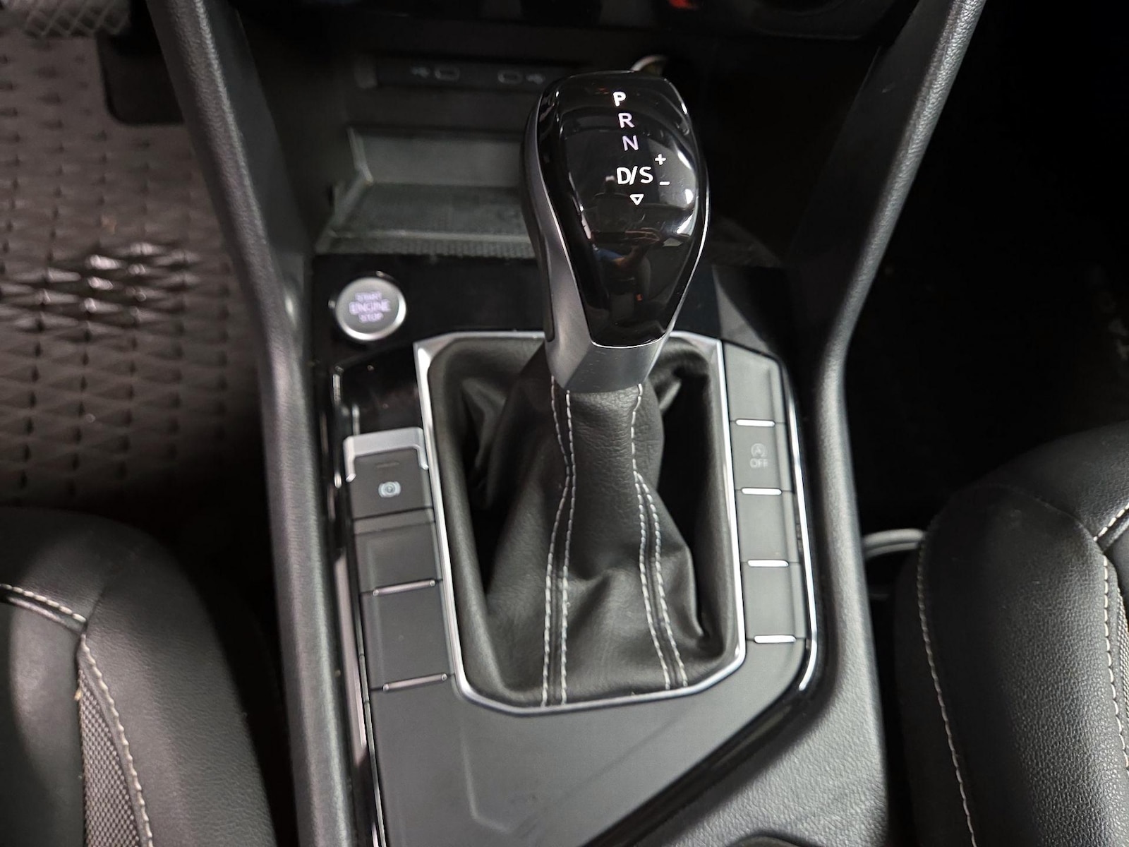 2023 Volkswagen Taos SE - Photo 18