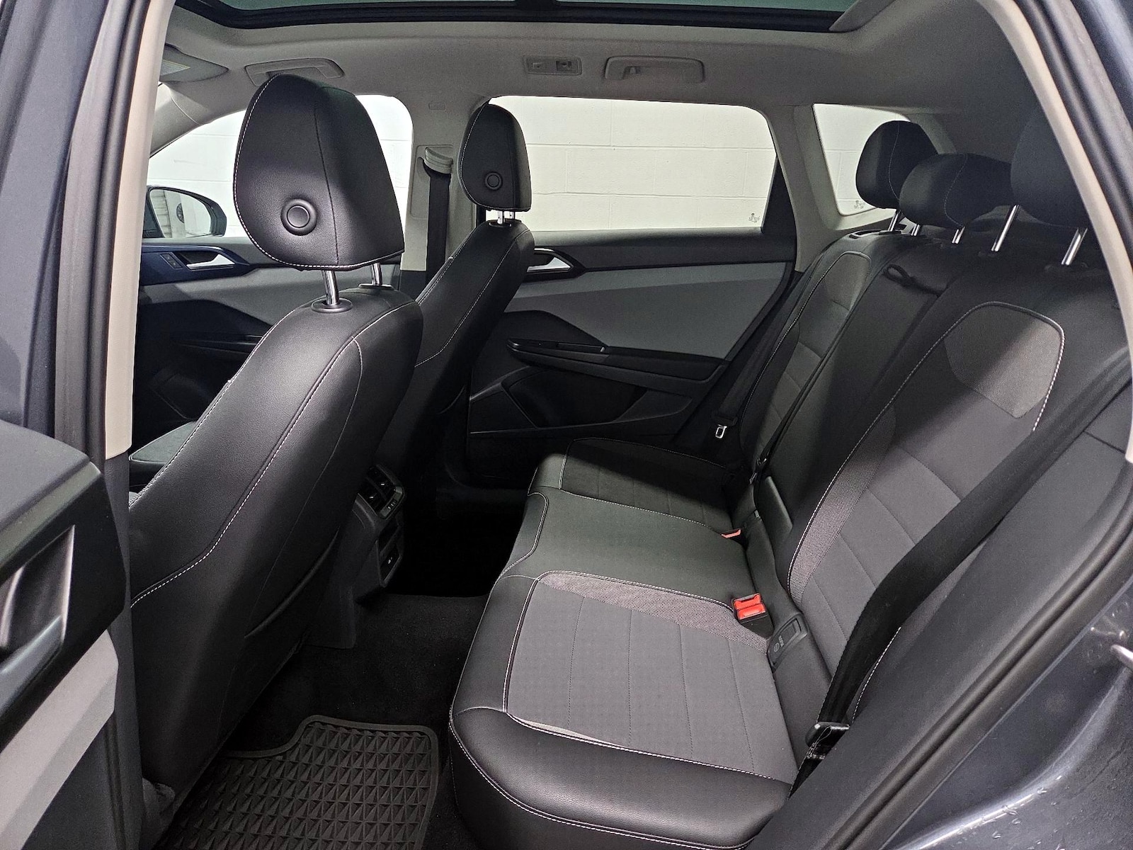 2023 Volkswagen Taos SE - Photo 21