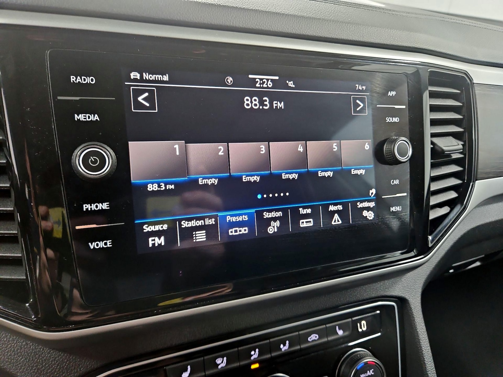 2023 Volkswagen Atlas SE w/Tech - Photo 16