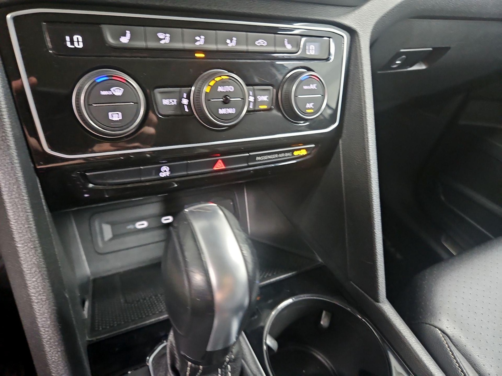 2023 Volkswagen Atlas SE w/Tech - Photo 17