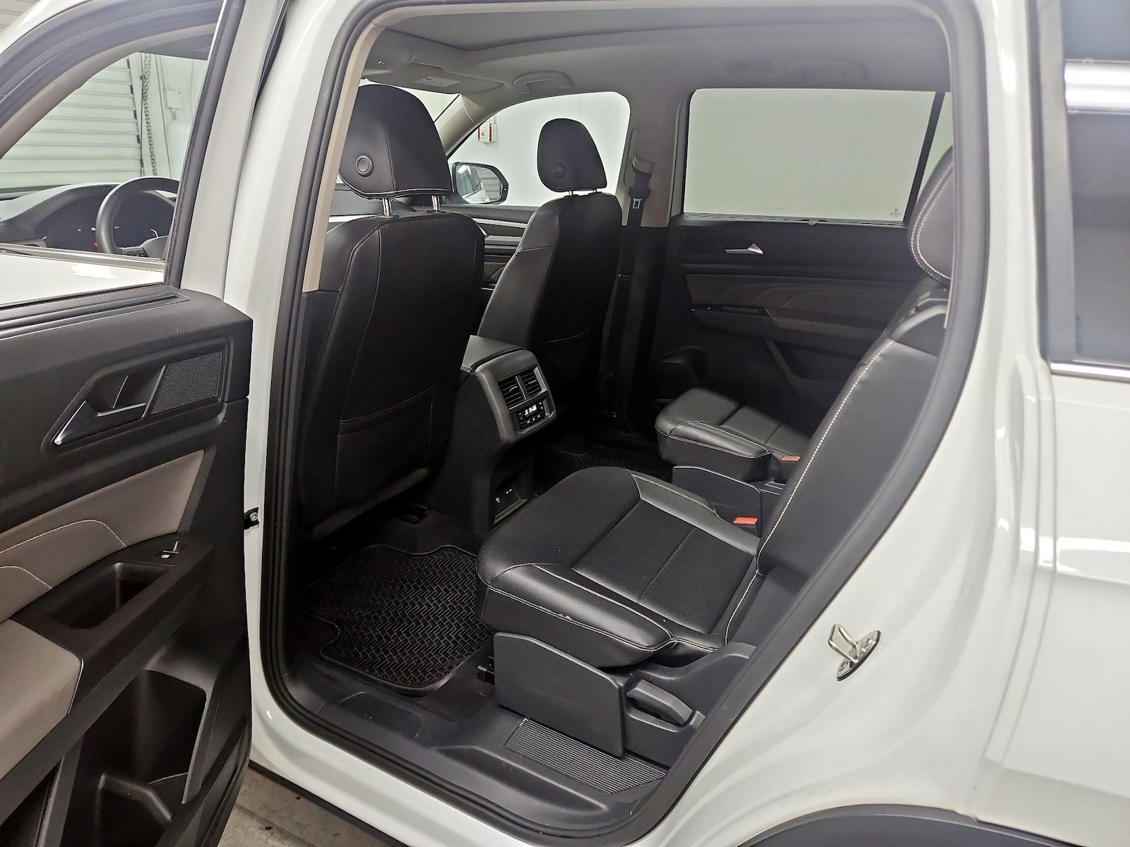2023 Volkswagen Atlas SE w/Tech - Photo 21