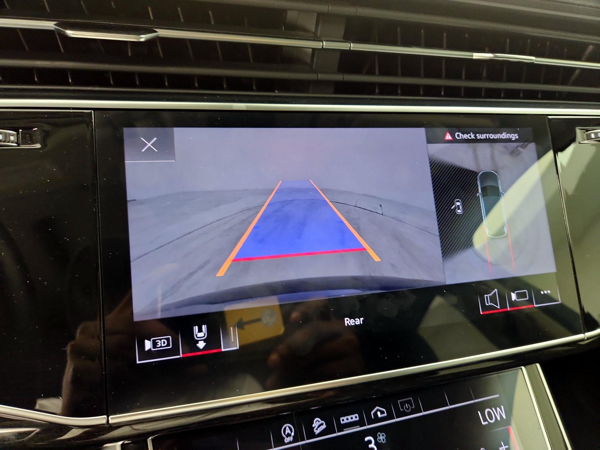 Thumbnail: 2023 Audi Q7 - 12