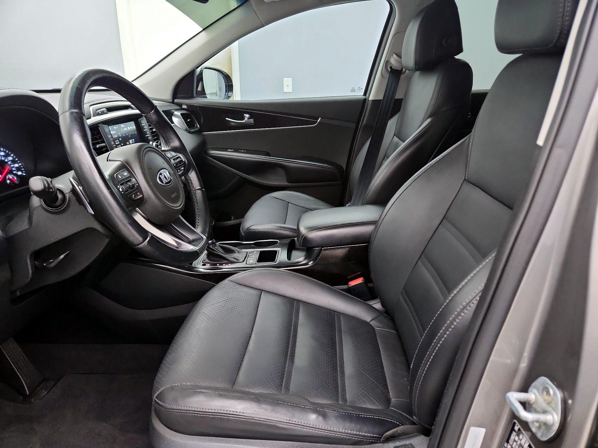 Thumbnail: 2017 Kia Sorento - 11