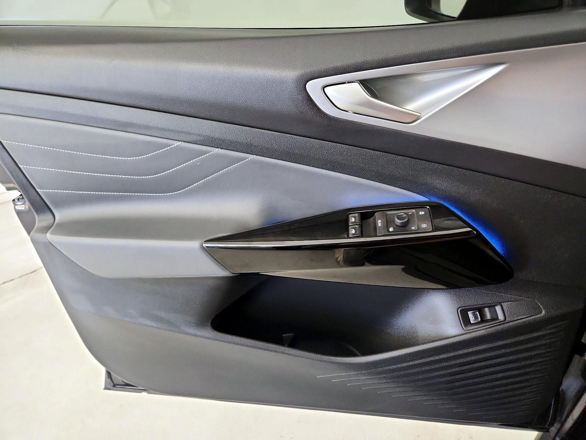 Thumbnail: 2023 Volkswagen ID.4 - 12