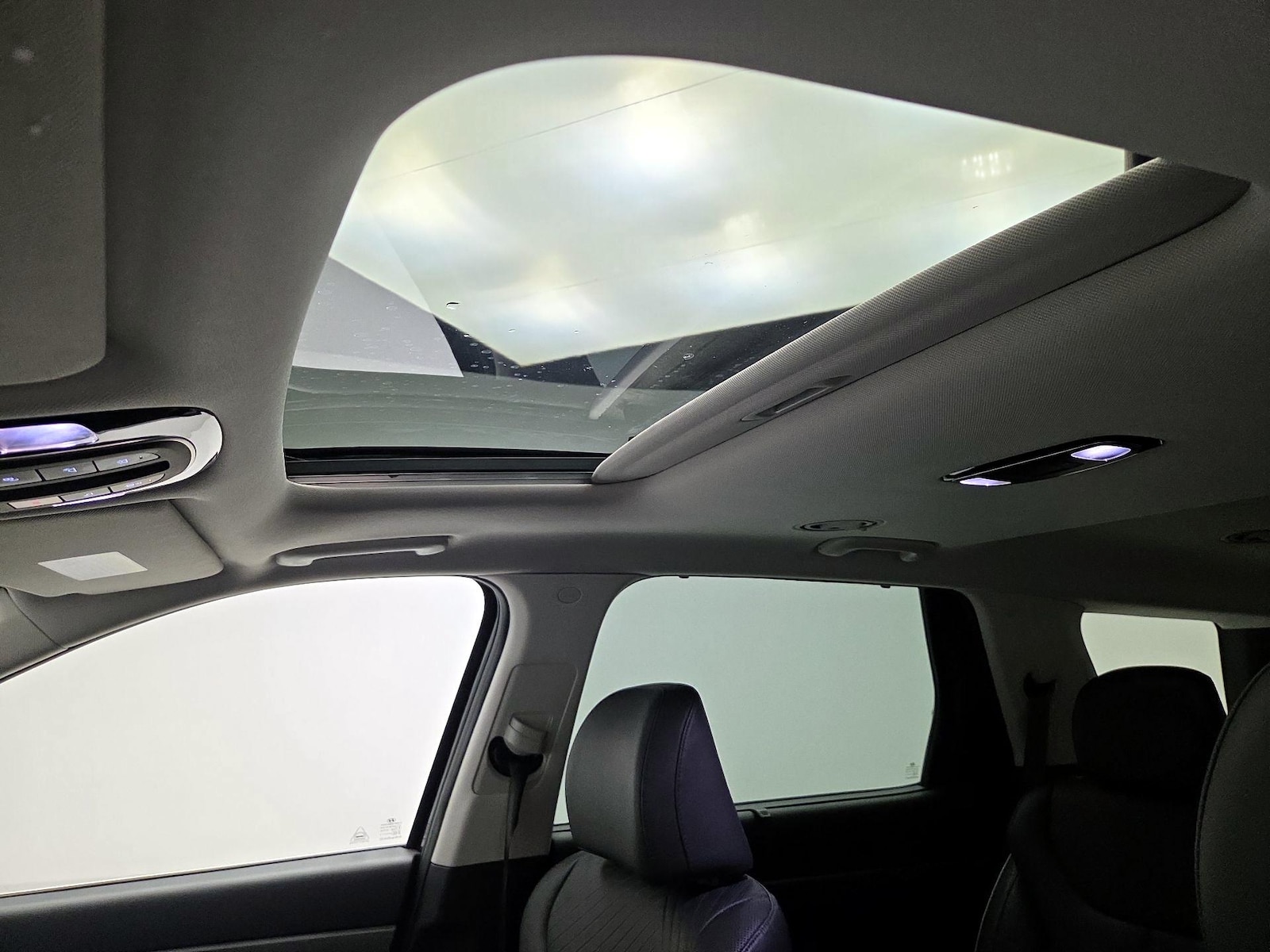 Sunroof(s) & Overhead Airbags