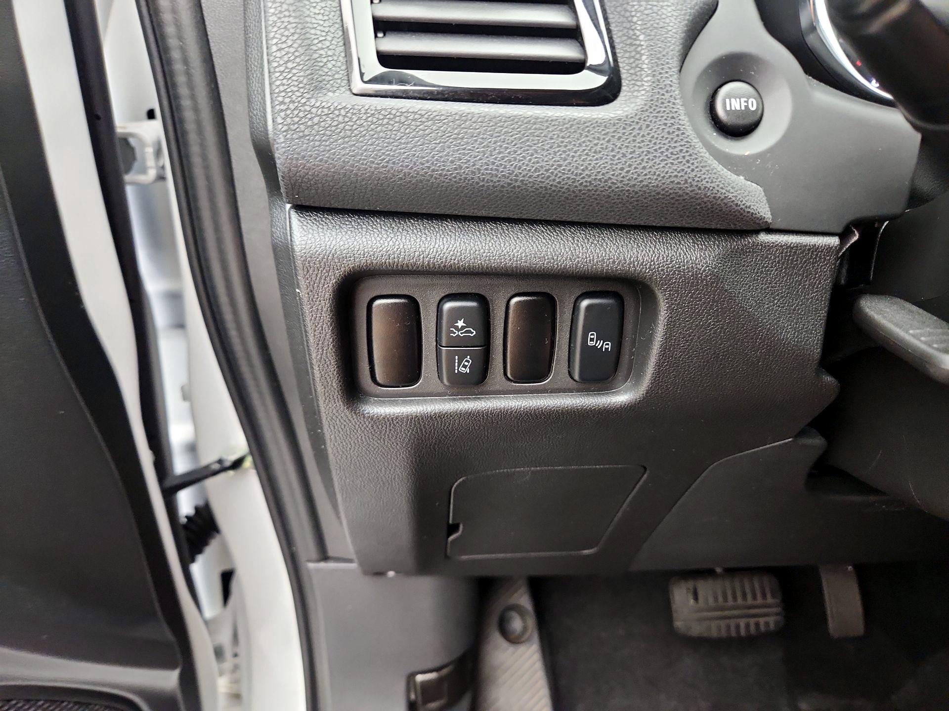 Thumbnail: 2021 Mitsubishi Outlander Sport - 13