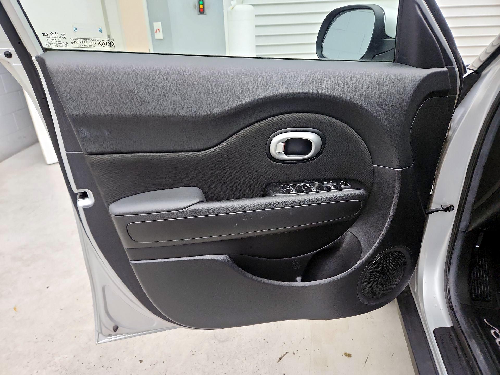 Thumbnail: 2017 Kia Soul - 12